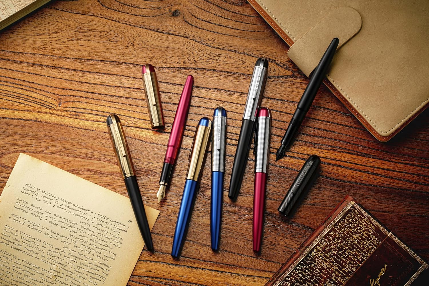 Skyline Fountain Pen – Vintage Streamlined Design, Stainless Steel Nib, Multiple Finishes (Black Gold Trim, Fine)