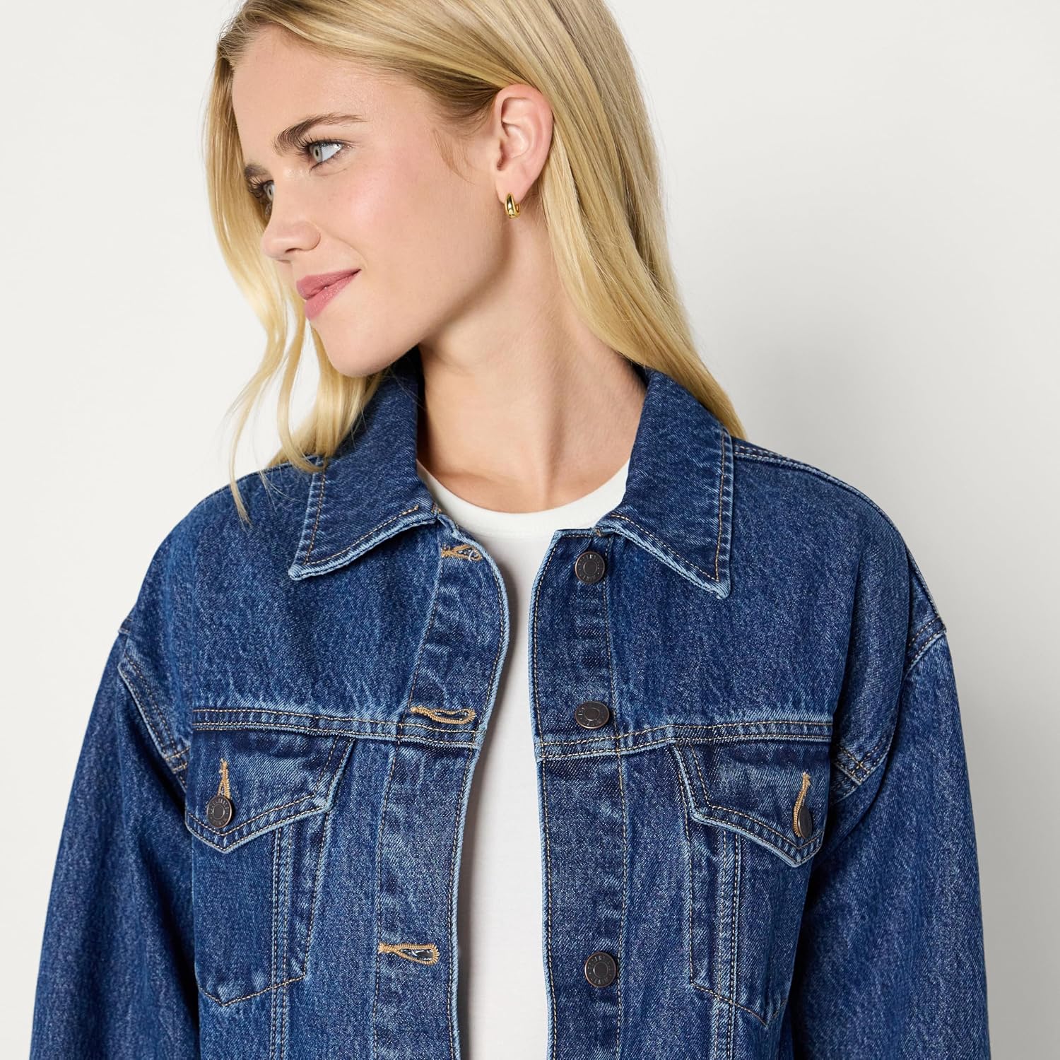Amazon Essentials Women's Rigid Denim Oversized-Fit Trucker Jacket - Image 3
