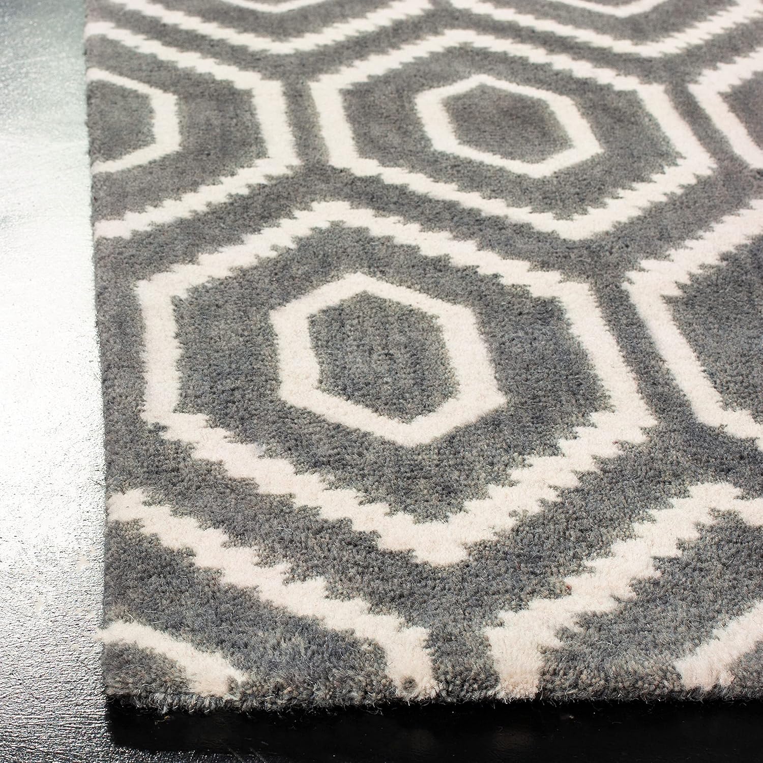 SAFAVIEH Himalaya Collection Runner Rug - 2'3" x 6', Dark Grey & Ivory, Handmade Wool, Ideal for High Traffic Areas in Living Room, Bedroom (HIM902F)