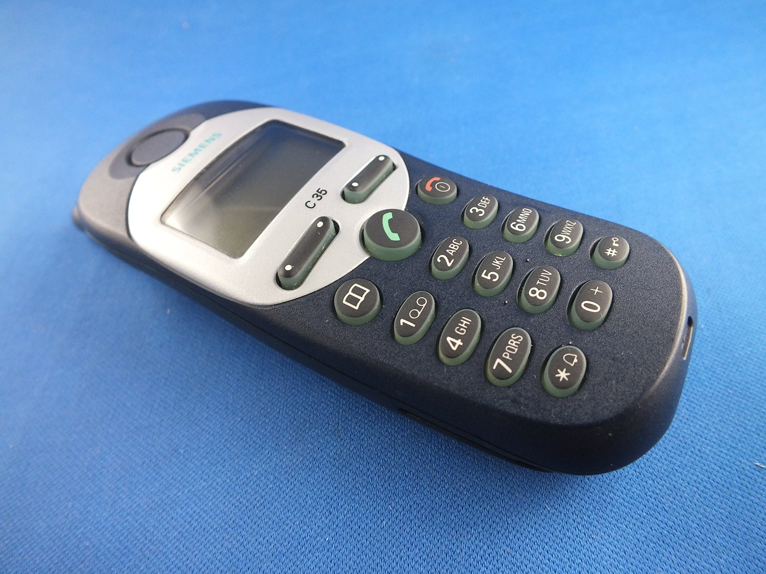 Figure 2 : Trois téléphones portables de la gamme 35 de Siemens