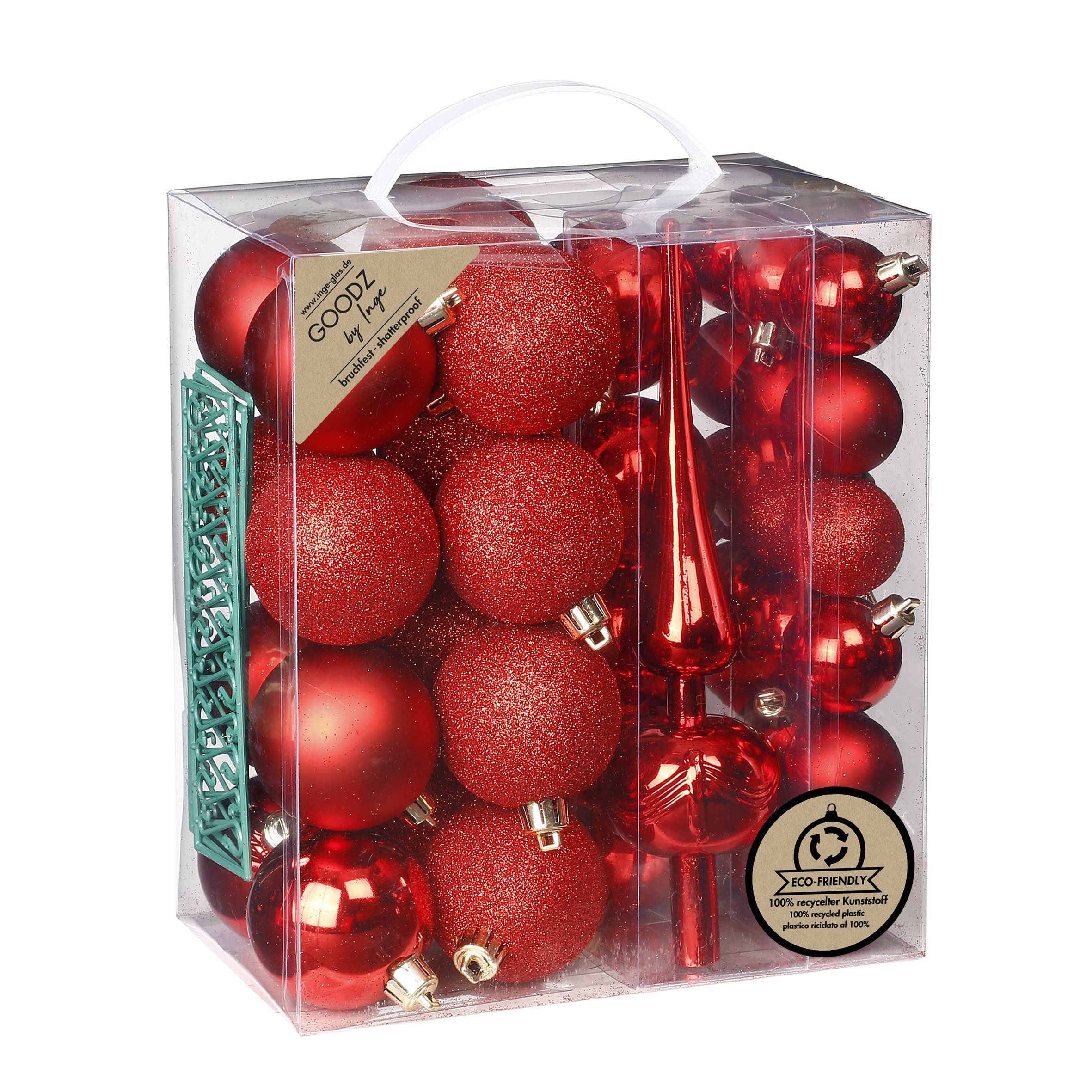 Boules de Noël rouges et flèche de sapin pour décorer un salon chaleureux en famille