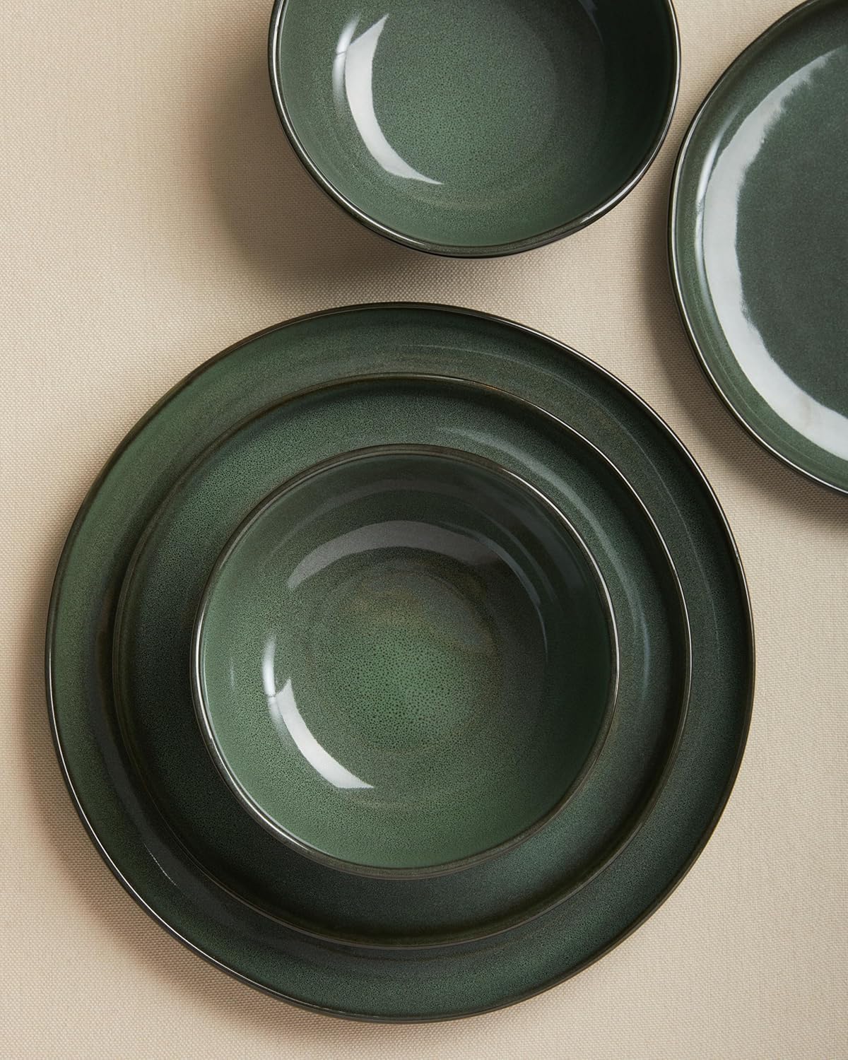 Ceramic Plates and Bowls Set, Everyday Dinnerware Set for 4, Wavy Rim Kitchen Dish Set, Chip Resistant Dishware Sets, Dishwasher Safe Dinner Set, Designed for Simple Meals, Forest Green