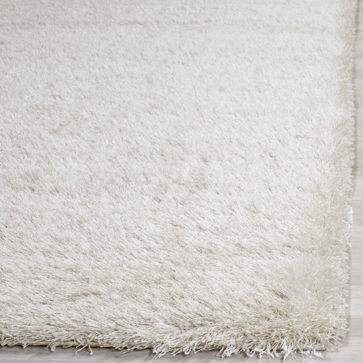 SAFAVIEH Charlotte Shag Collection Accent Rug - 4' x 6', Ivory, 2-inch Thick Ideal for High Traffic Areas in Entryway, Living Room, Bedroom (SGC720A)