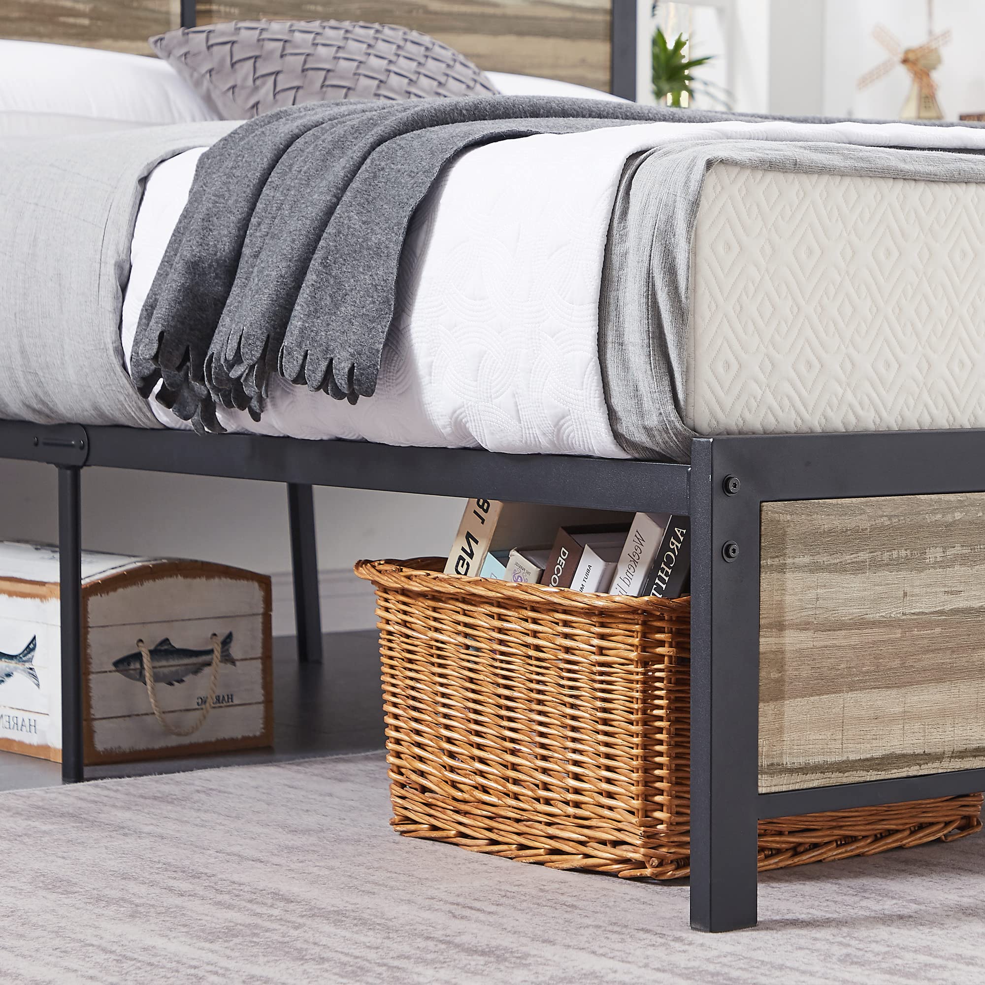 Snapklik.com : VECELO Queen Size Platform Bed Frame