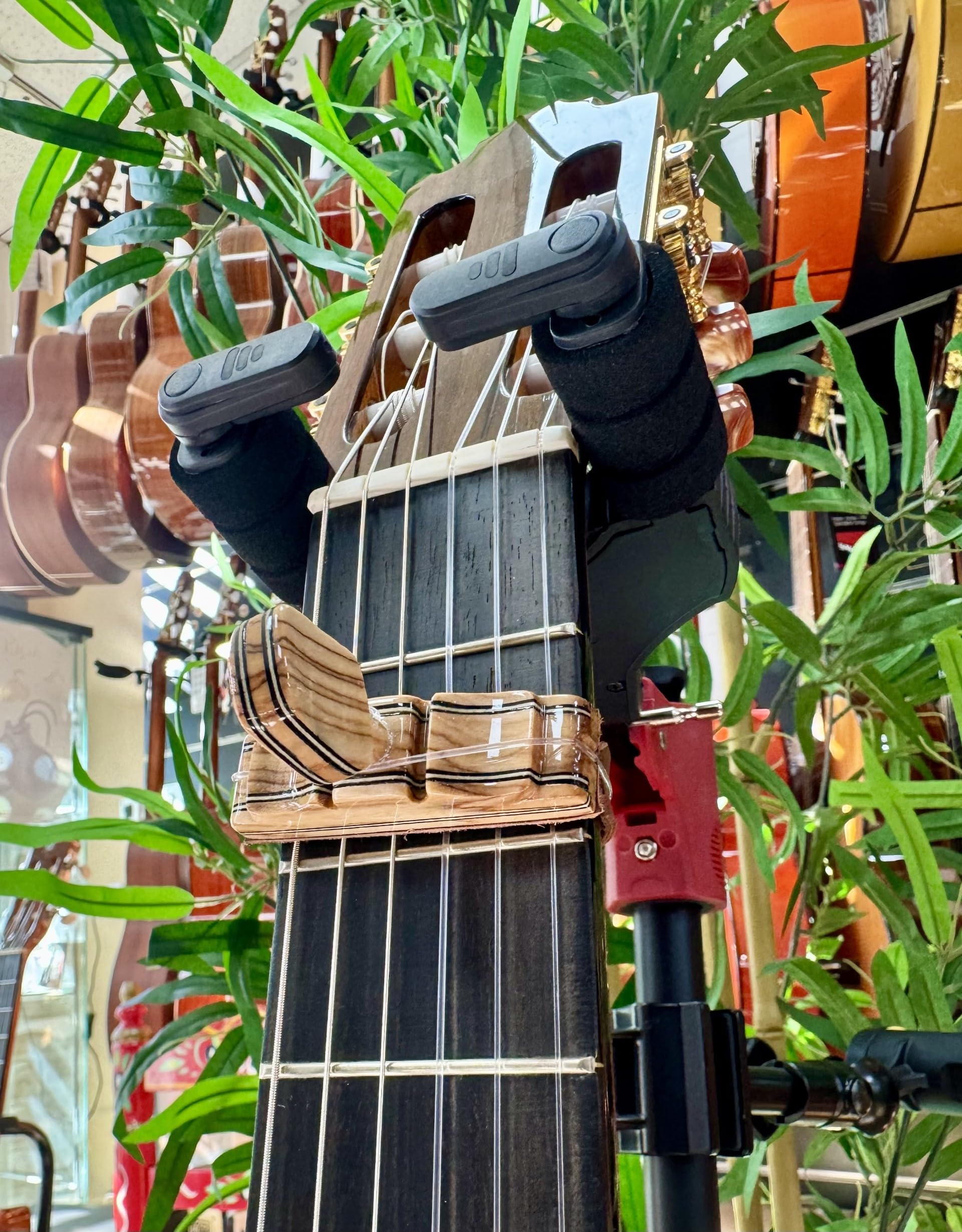Cejilla Artesanal “Alma de Olivo” para Guitarra Flamenca | Madera de Olivo, Clavija de Olivo y Ajuste de Piel de Vaca, Nylon Resistente | Hecha a Mano en Algeciras