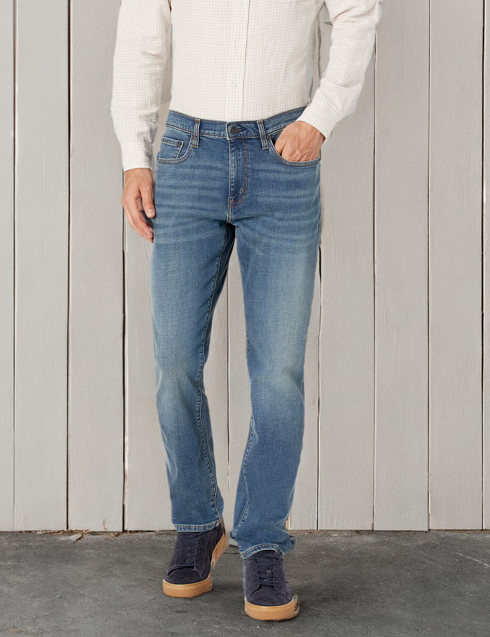 Amazon Essentials Uomo Jeans Elasticizzati con vestibilità Sportiva