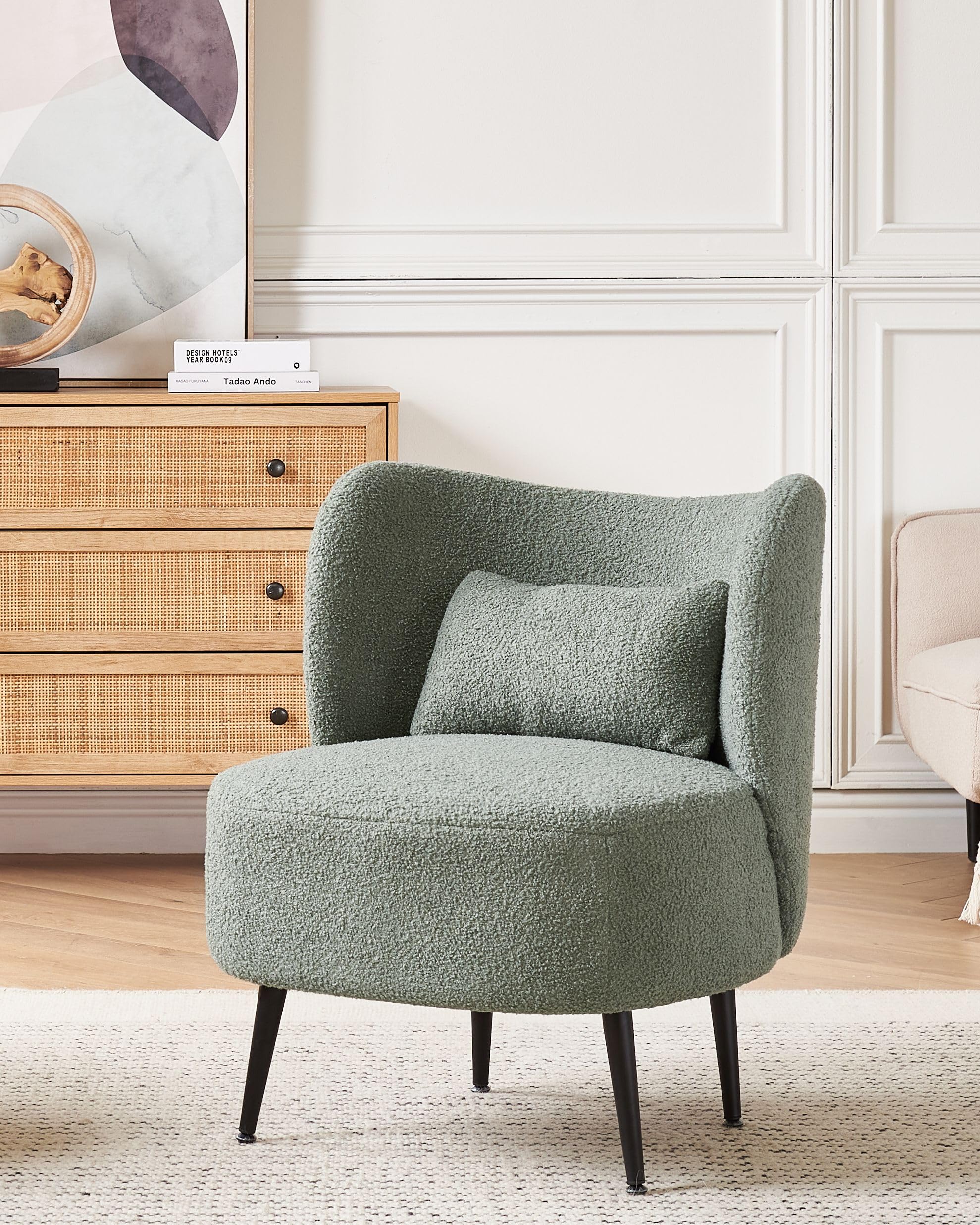 Beliani Wohnzimmer Sessel Gebogene Rückenlehne Glam Design Boucle Polsterung Schwarze Beine Grün Otsby
