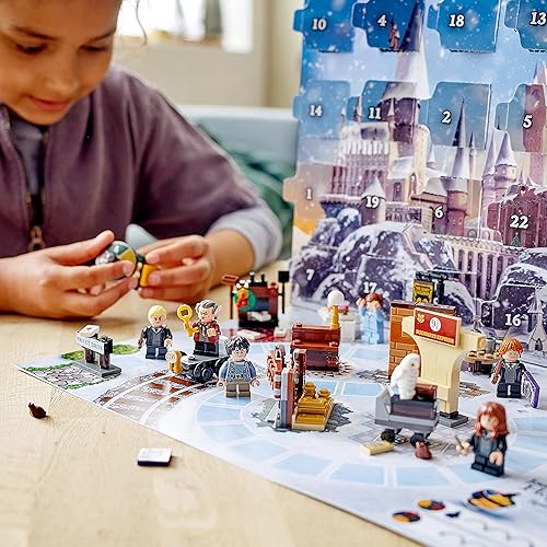 Miniatura 3 de LEGO - Calendario de Adviento de Harry Potter 76390 para niños; 24 juguetes de Harry Potter con 6 minifiguras; Nuevo 2021 (274 piezas)