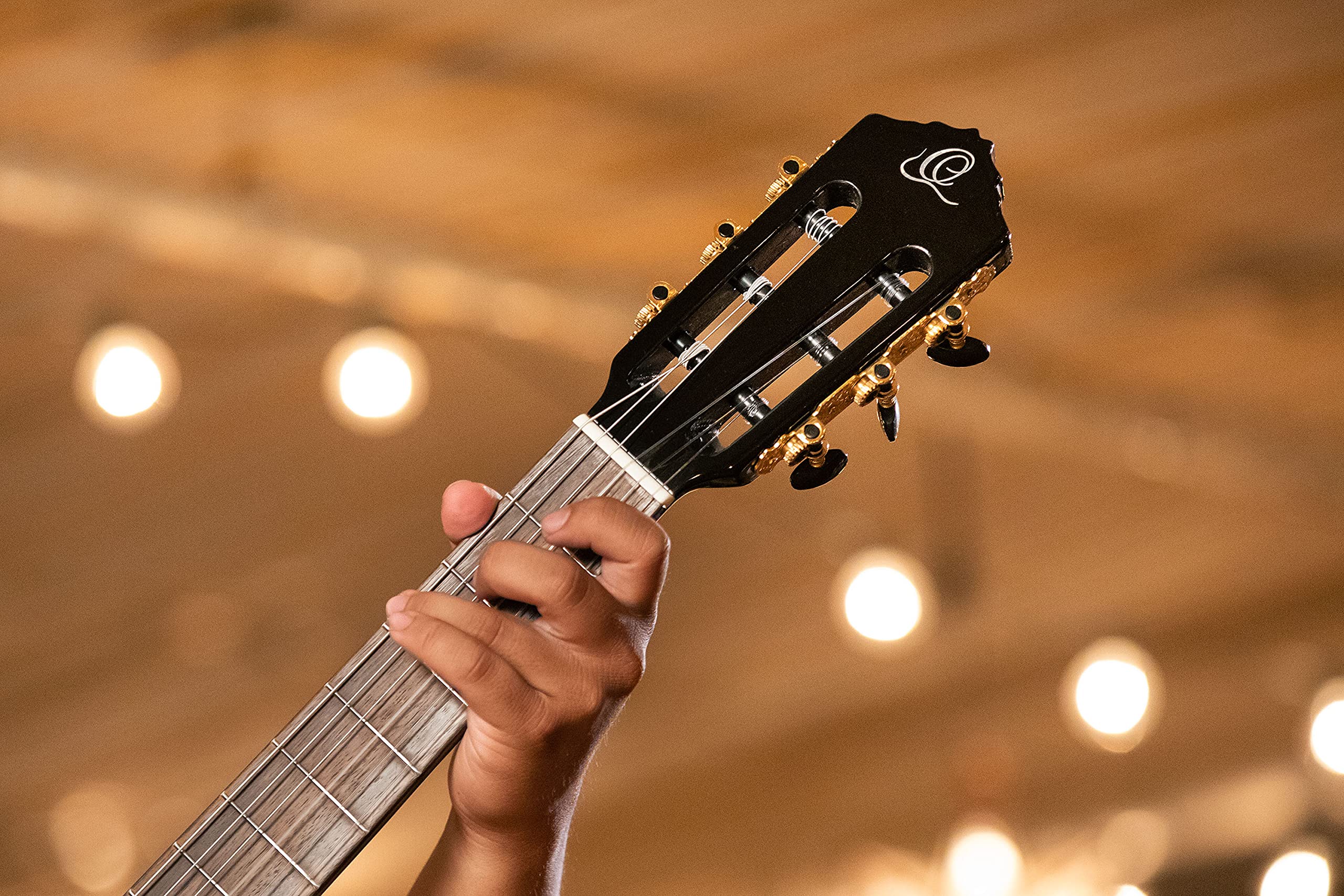 Ortega Classical Guitar Performer Series 4/4 Inclusive Custodia Manico Sottile Thinline Body - Nero (RCE138-T4BK)