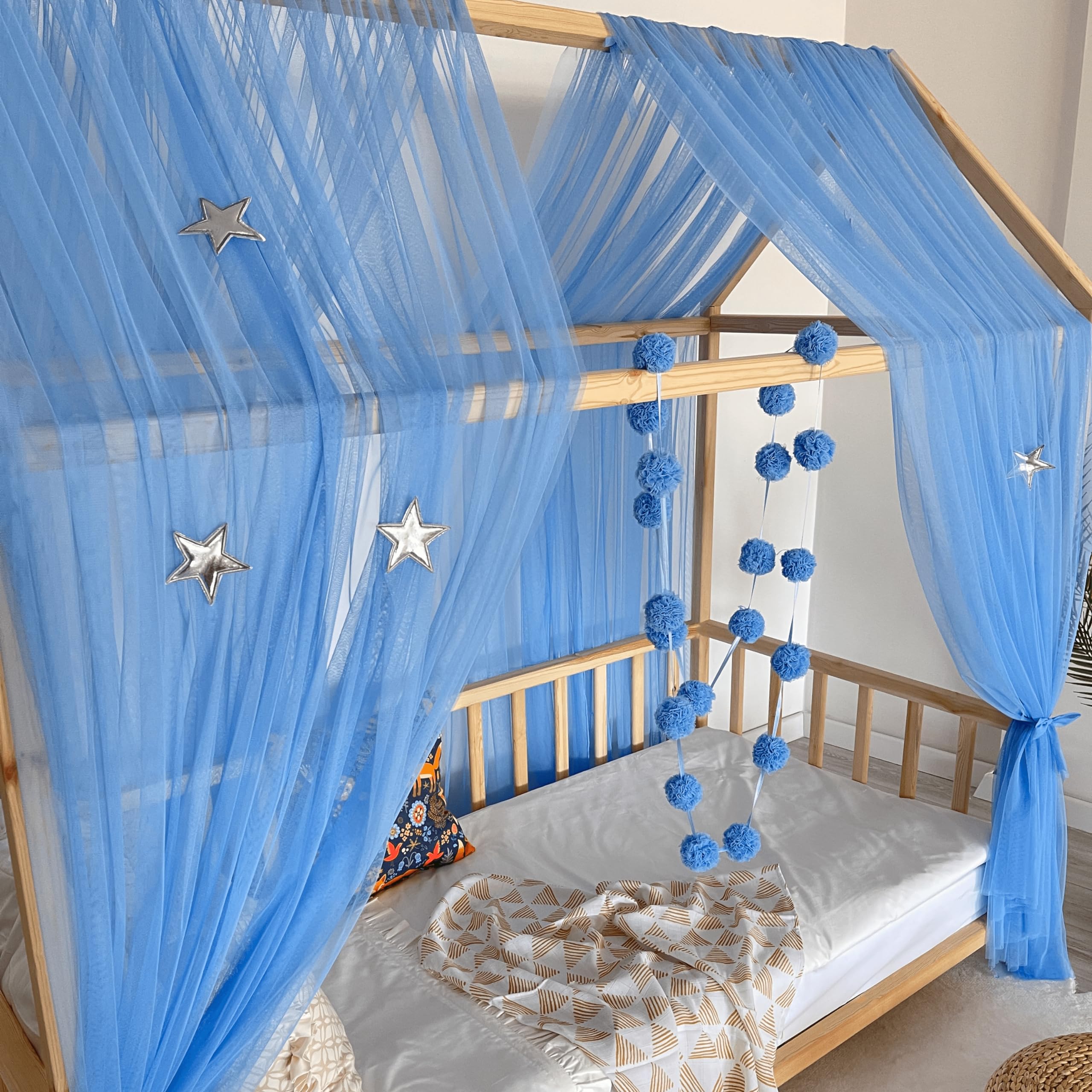 Baby Fancyroom Hausbett Himmel blau Betthimmel Deko Set Kinderzimmer Kinderbett Baldachin Pompongirlande aus Premium Tüll für Hausbetten (340cm)