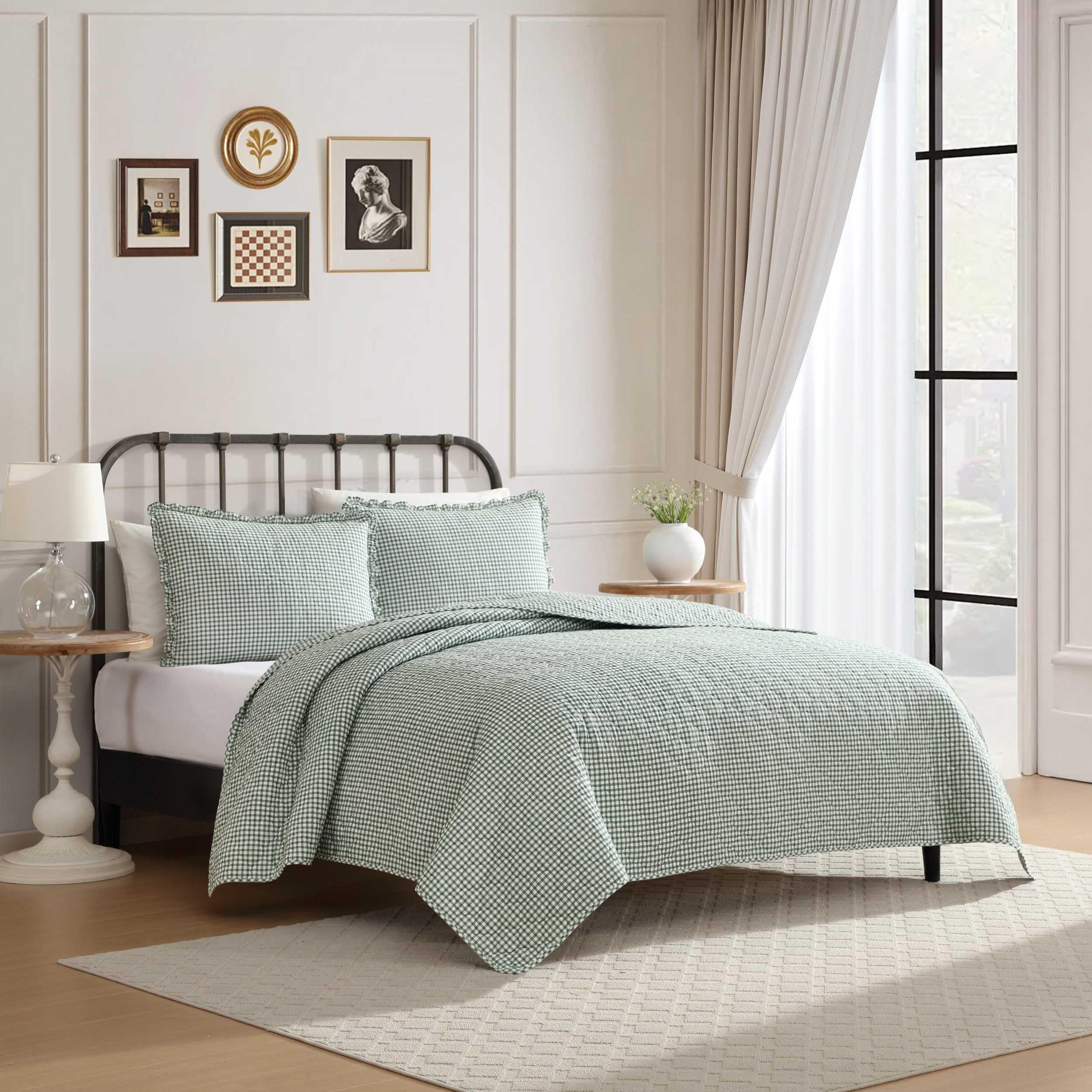 Amazon.com: Laura Ashley - Soft & Lightweight Twin Quilt with