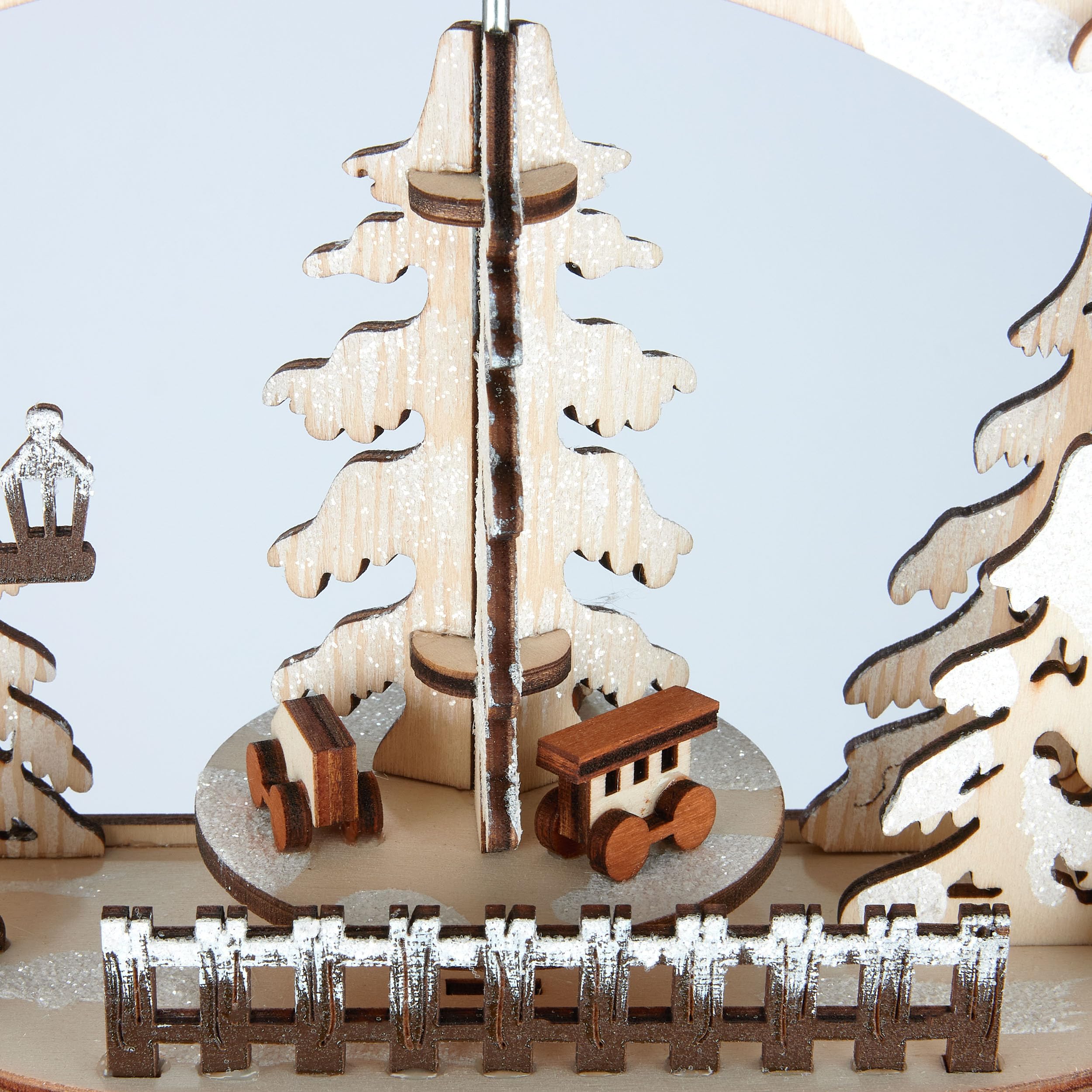 Brubaker 3D Lichterbogen - LED Schwibbogen - Winterlandschaft 2026 - Weihnachtsbeleuchtung aus Holz Natur - 37 x 46 x 10 cm - Handbemalte Figuren - Weihnachtsdeko für Tisch & Fenster