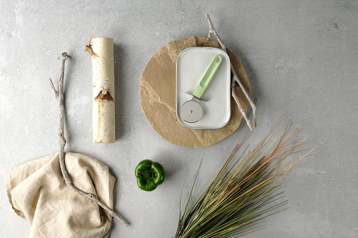 Fackelmann Pizza Cutter 20 cm Eco, Pizza Roller with Ergonomic Handle, High-Quality Kitchen Aid for Easy Cutting of Pizzas (Colour: Mint Green/Light Grey), Quantity: 1 Piece