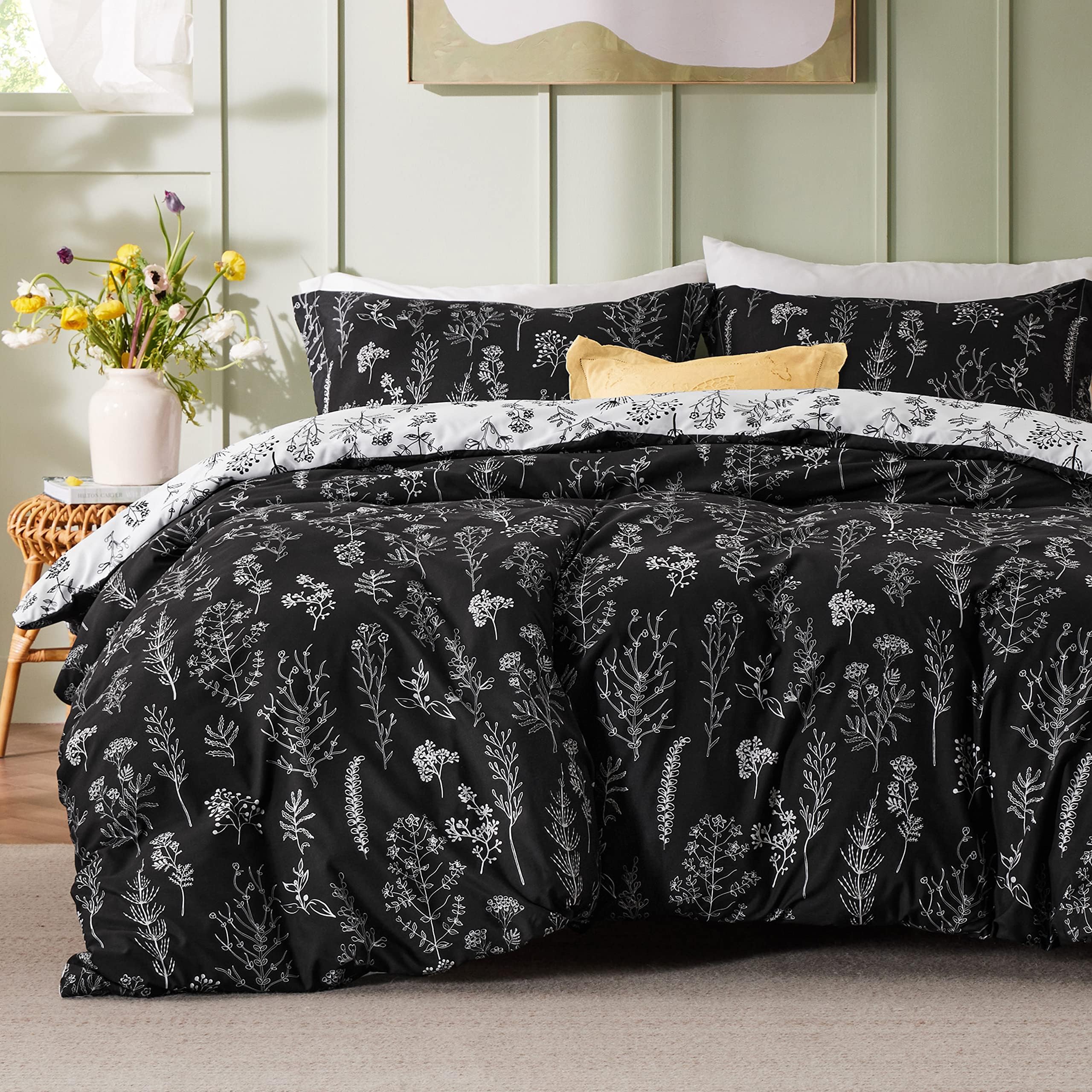 Bedsure Full Comforter Set - Black Comforter, Cute Floral Bedding Comforter Sets, 3 Pieces, 1 Soft Reversible Botanical Flowers Comforter and 2 Pillow Shams