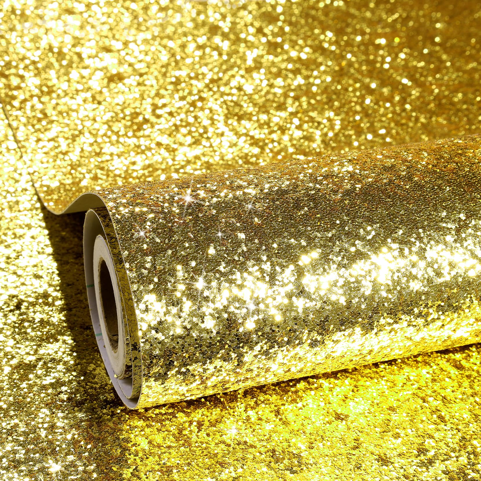 Papier peint paillettes champagne pour masquer les rayures d'une armoire usée efficacement