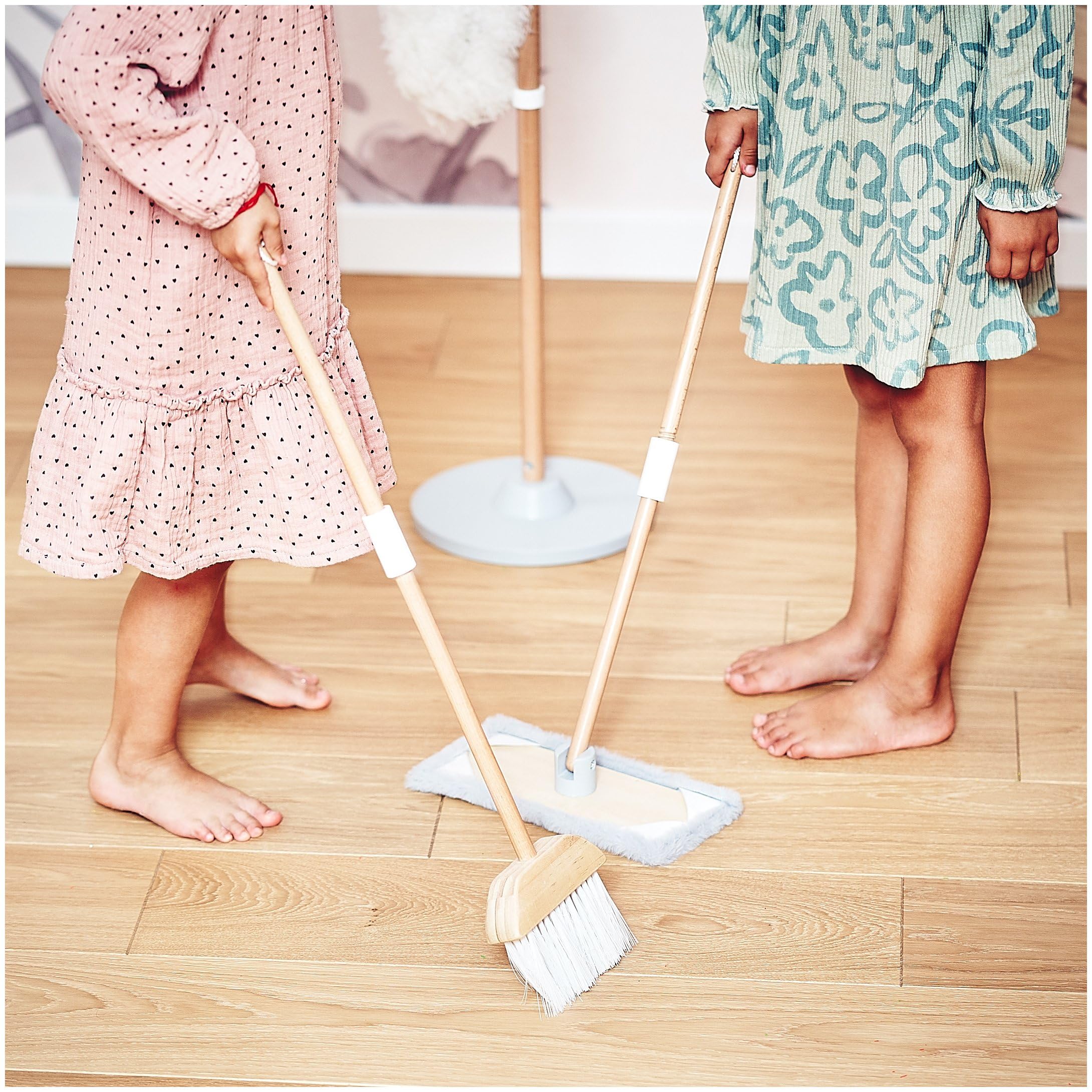 Mamabrum, kit de Nettoyage en Bois, Support de Rangement en Bois, Pelle, Balai, vadrouille avec Tampon Doux, plumeau, kit de Nettoyage pour Enfants, Balai pour Enfants
