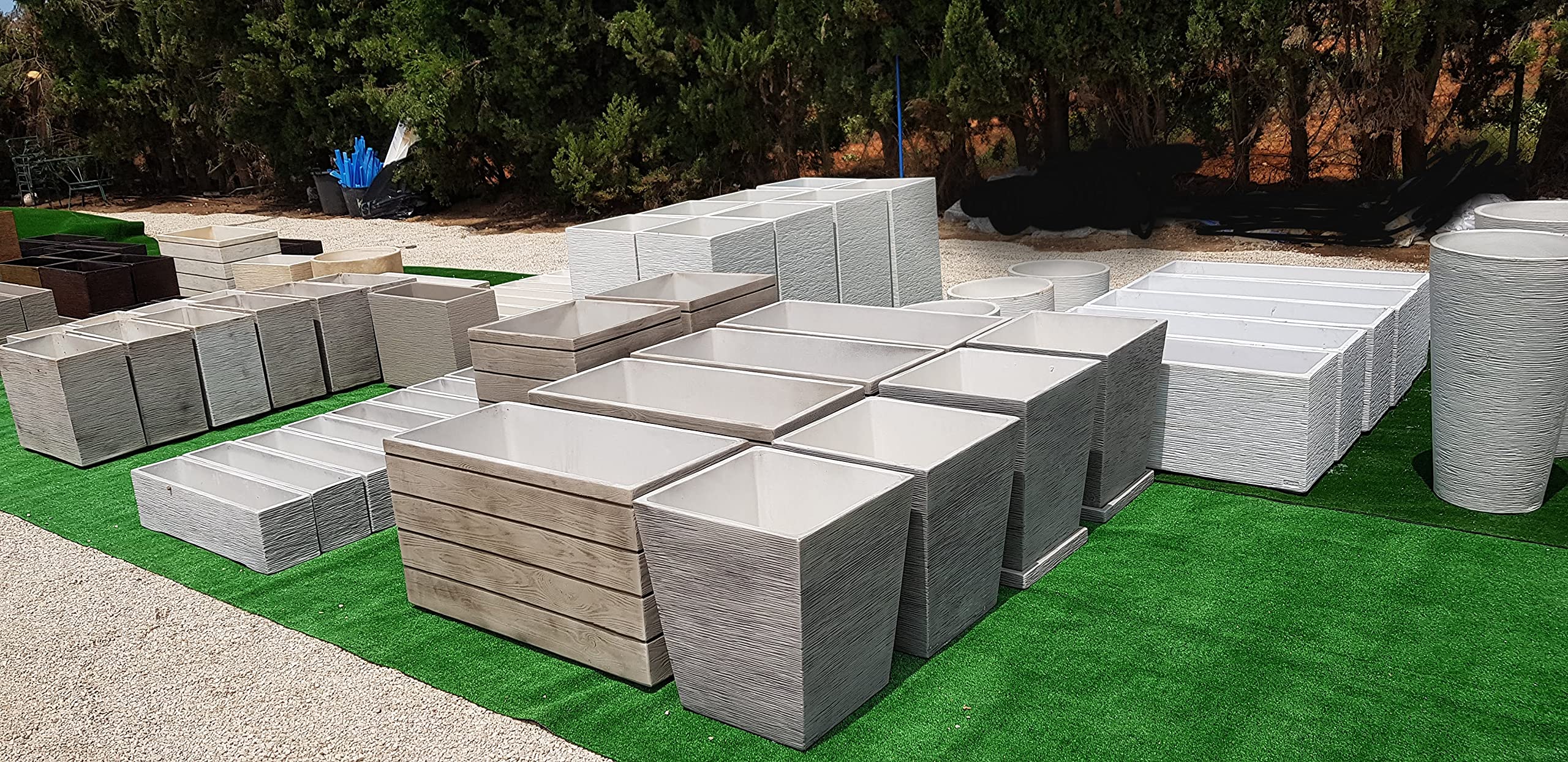 AnaParra Jardinera Rectangular Moderna en hormigón aligerado para Exterior Rectangular Pacífico 90X40X48cm. Natural Musgo Verde