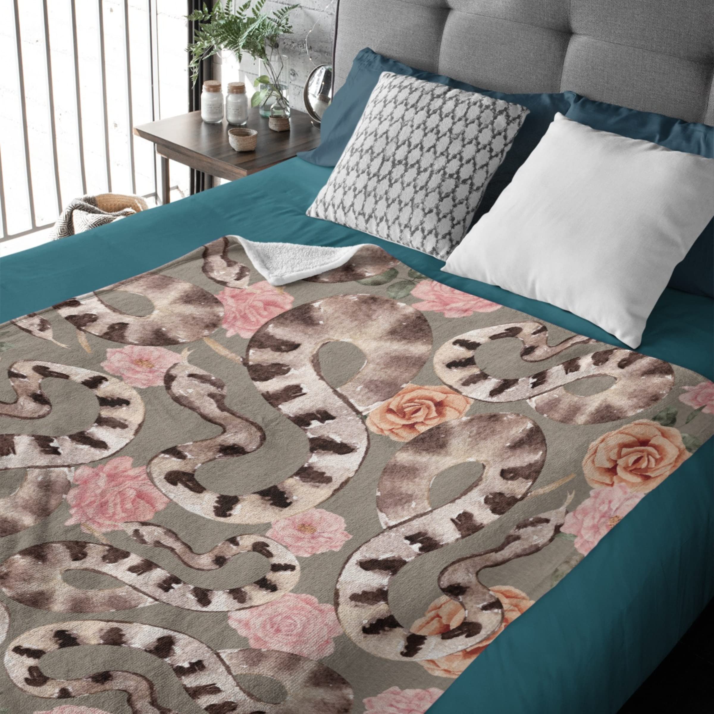 Darani Vintage Trippy Snake Floral Lightweight Super Soft Cozy Throw Blanket Warm and Lightweight Soft Flannel Blankets 60x50 Medium for Teen Bed Blanket