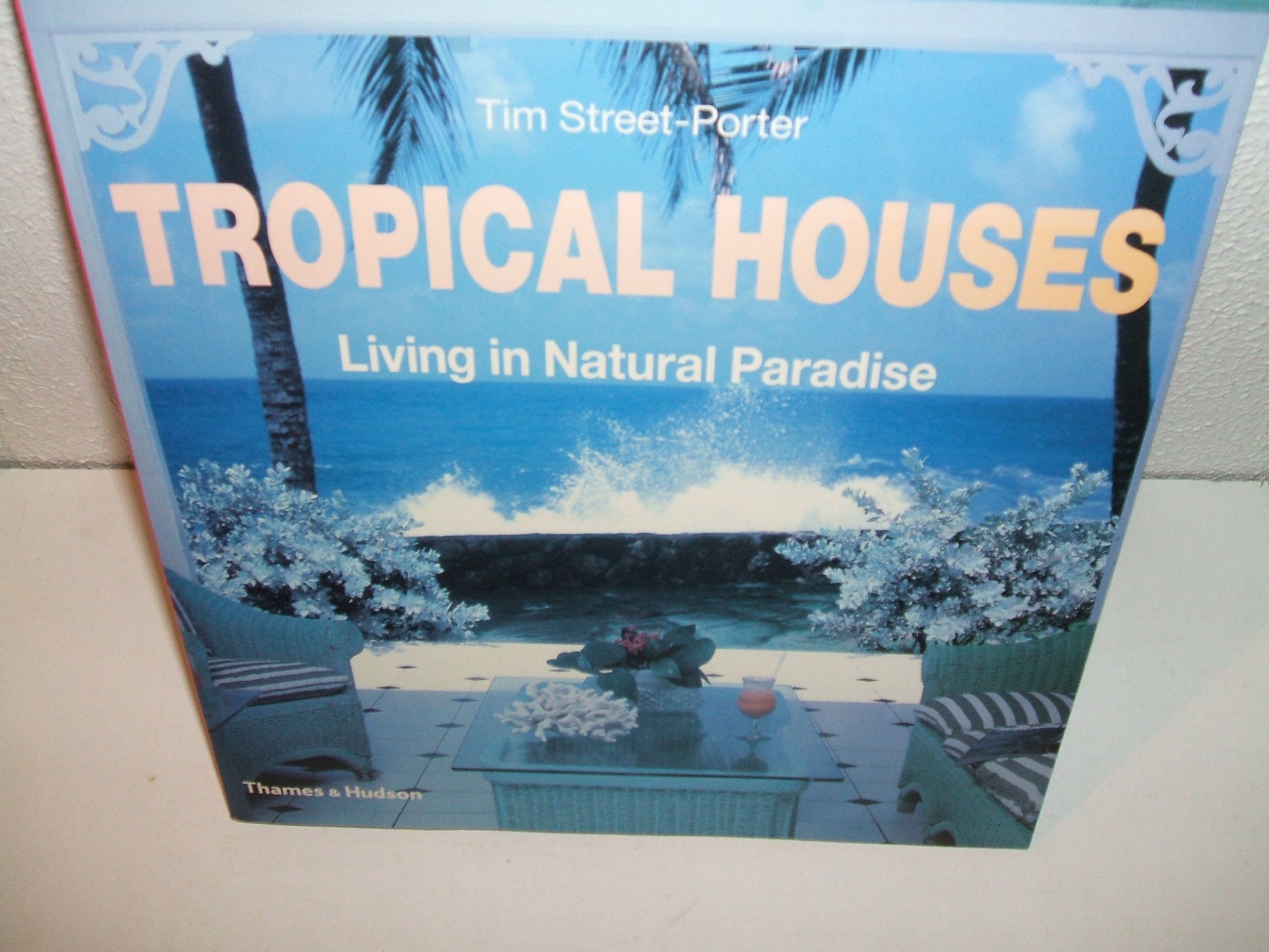 Tropical Houses:Living in Natural Paradise: Living in Natural Paradise