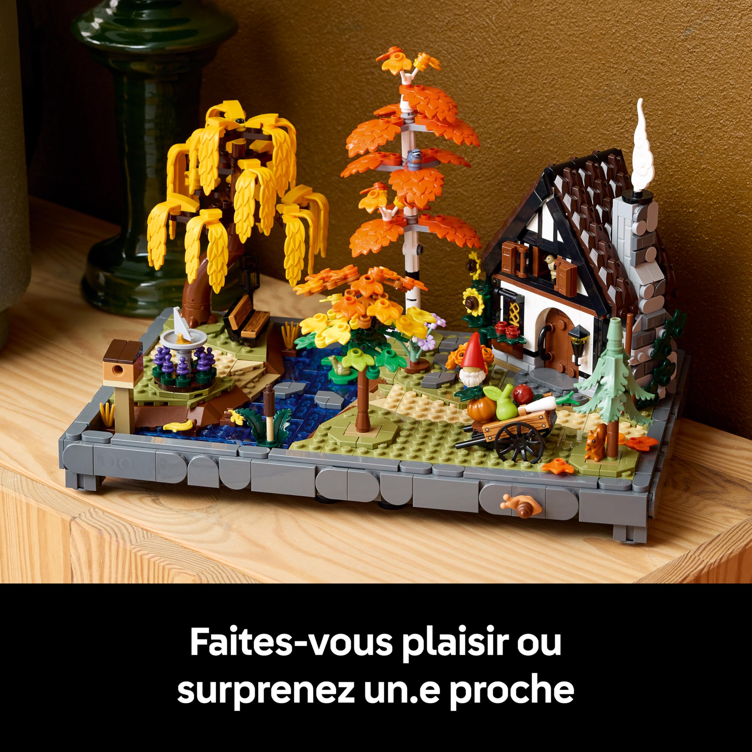 LEGO Icons Le Jardin d’Automne - Maquette Miniature pour Adulte - Set de Construction avec Maison, 4 Arbres, Figurines d'animaux & Fleurs - Décoration Intérieure DIY - Idée de Cadeau 11372