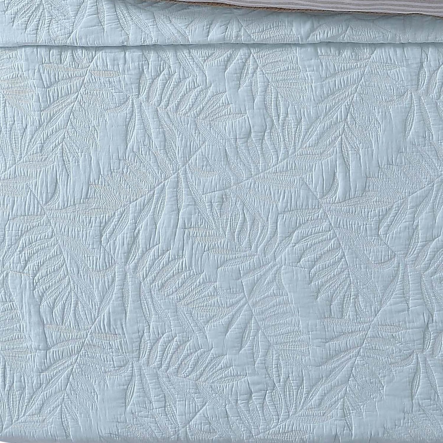 Ocean Front Resort Chambray Coast Full/Queen 3 Piece Quilt Set in Aqua