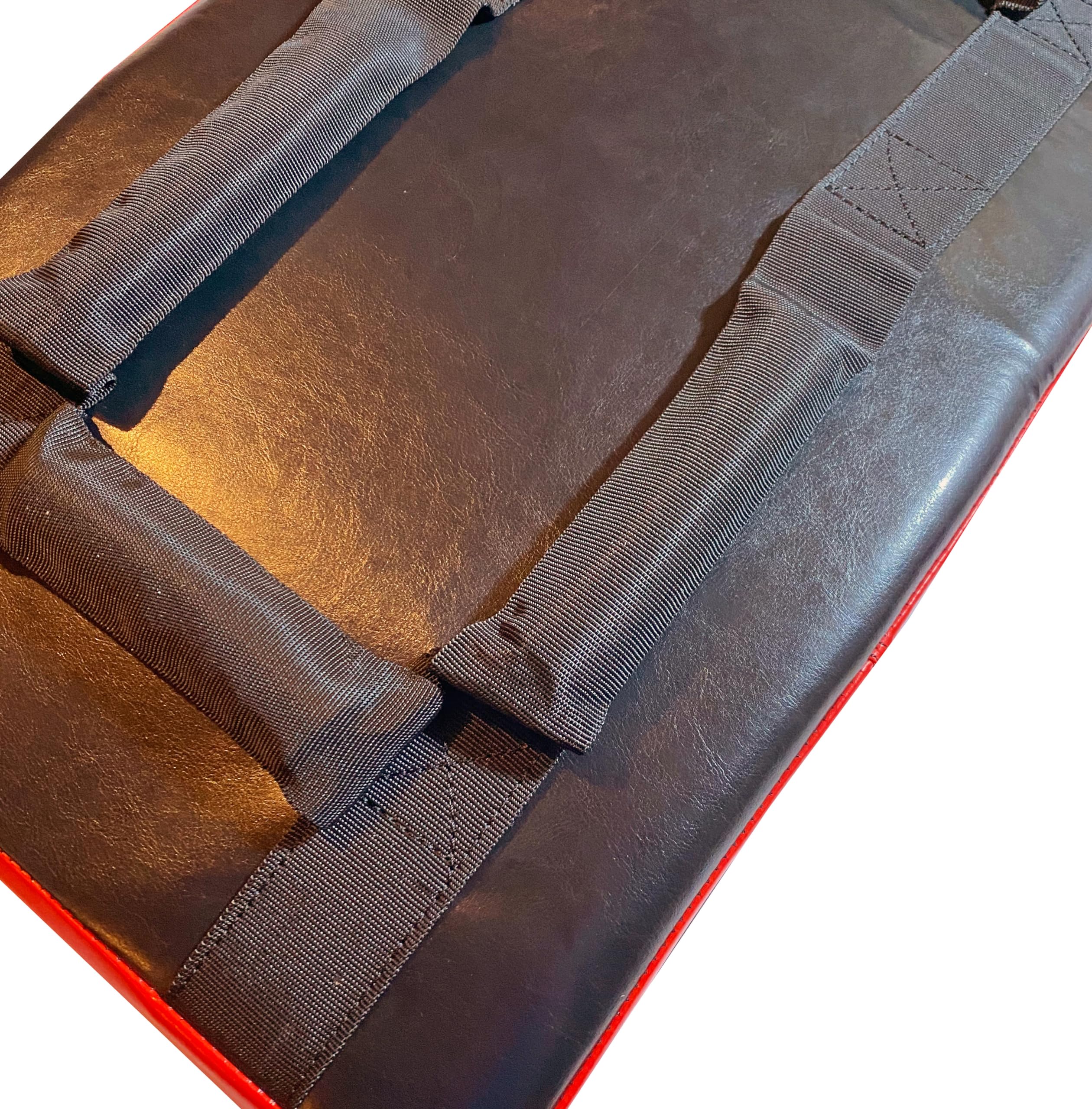Schlagpolster Strike Gekrümmt - Mit 4 Griffen - 60 x 35 x 15 cm - Kunstleder rot-schwarz - Robuste leichte Pratze
