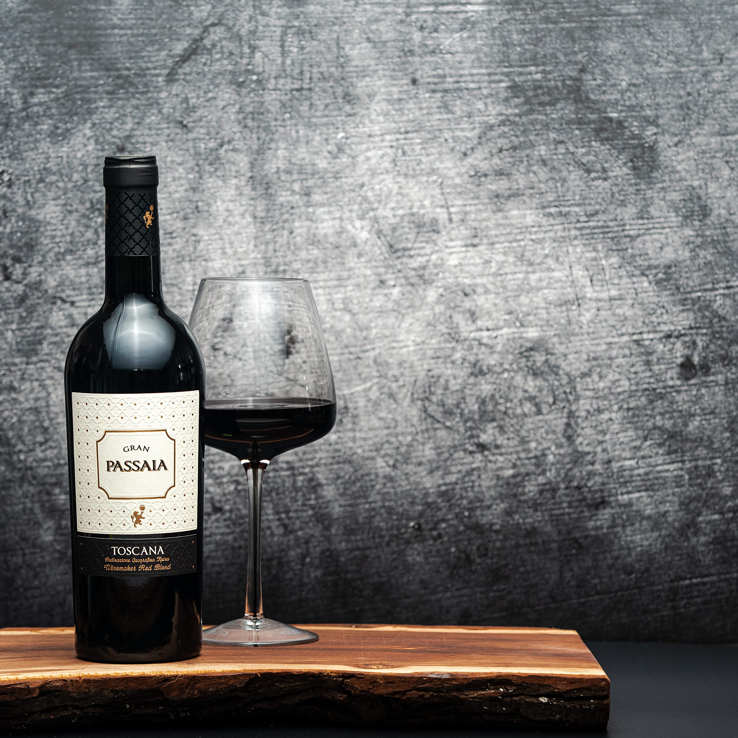 Geschenkset italienischer Rotwein aus der Toskana mit Mandelpraliné und Amaretti | Ein Weinpräsent für Genießer und Weinkenner