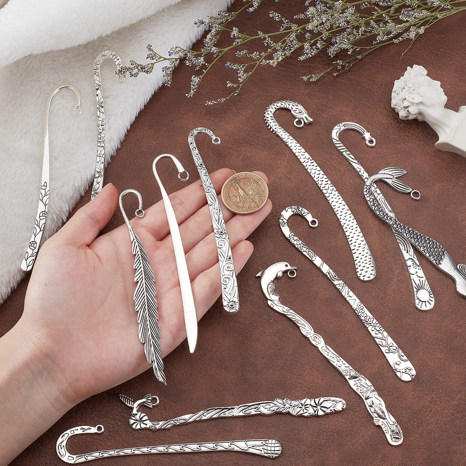 UNICRAFTALE 30Pcs Tibetan Style Bookmarks Findings Silver DIY Vintage Bookmark Unique Blank Hook Pendant Charm Book Marker With Loops For Student Teacher Book Lover Project