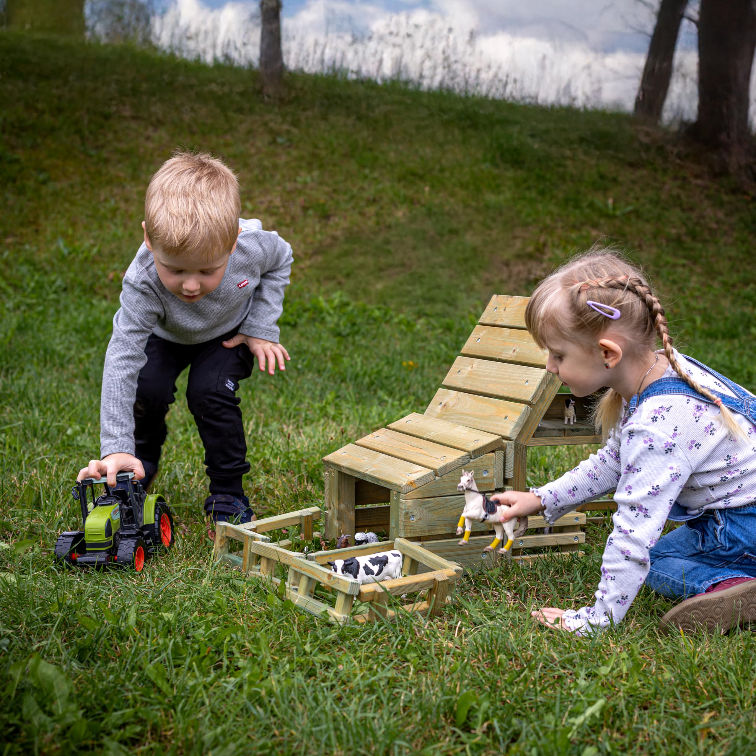 Erzi 41028 Fattoria in Legno per Bambini con Recinti e Scala | Gioco Creativo e Montessori | Accessorio per Animali e Personaggi | Fatto in Germania