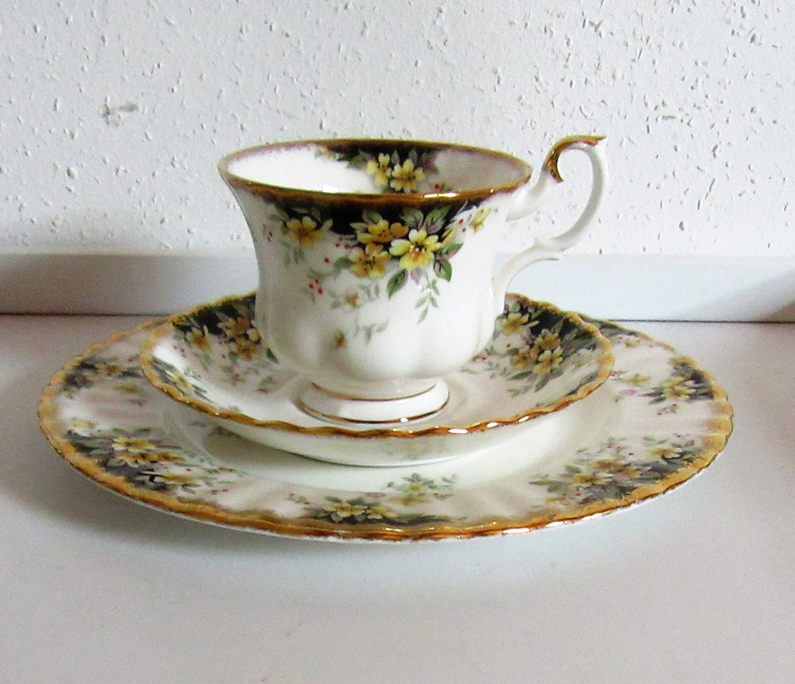 Large Collection Cup/Royal Albert/Royal Ascot / 1 Cup - 1 Saucer 