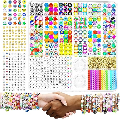 ARTDOT Juego de 1642 cuentas de arcilla para hacer pulseras de amistad, 24 estilos de joyería para hacer joyas, bonitos dijes con cuerda elástica y