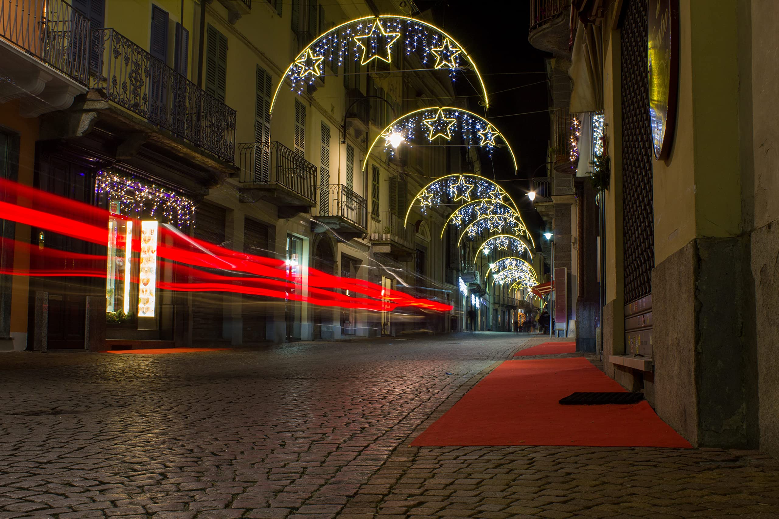 Tappeto Rosso Rotolo Trenta Metri | Passatoia di Moquette per Eventi Allestimenti Palchi Red Carpet Negozi Natale (1_x_30_m)