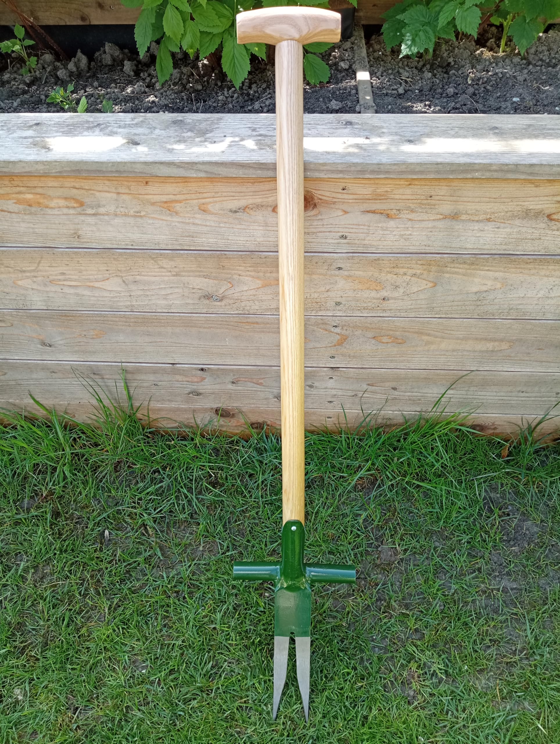 Ampferstecher Unkrautstecher aus legiertem Stahl mit Holzstiel und T-Griff – ergonomischer Gartenhelfer zum Entfernen von Ampfer & Unkraut, 95 cm, 2,4 kg, chemiefrei, langlebig
