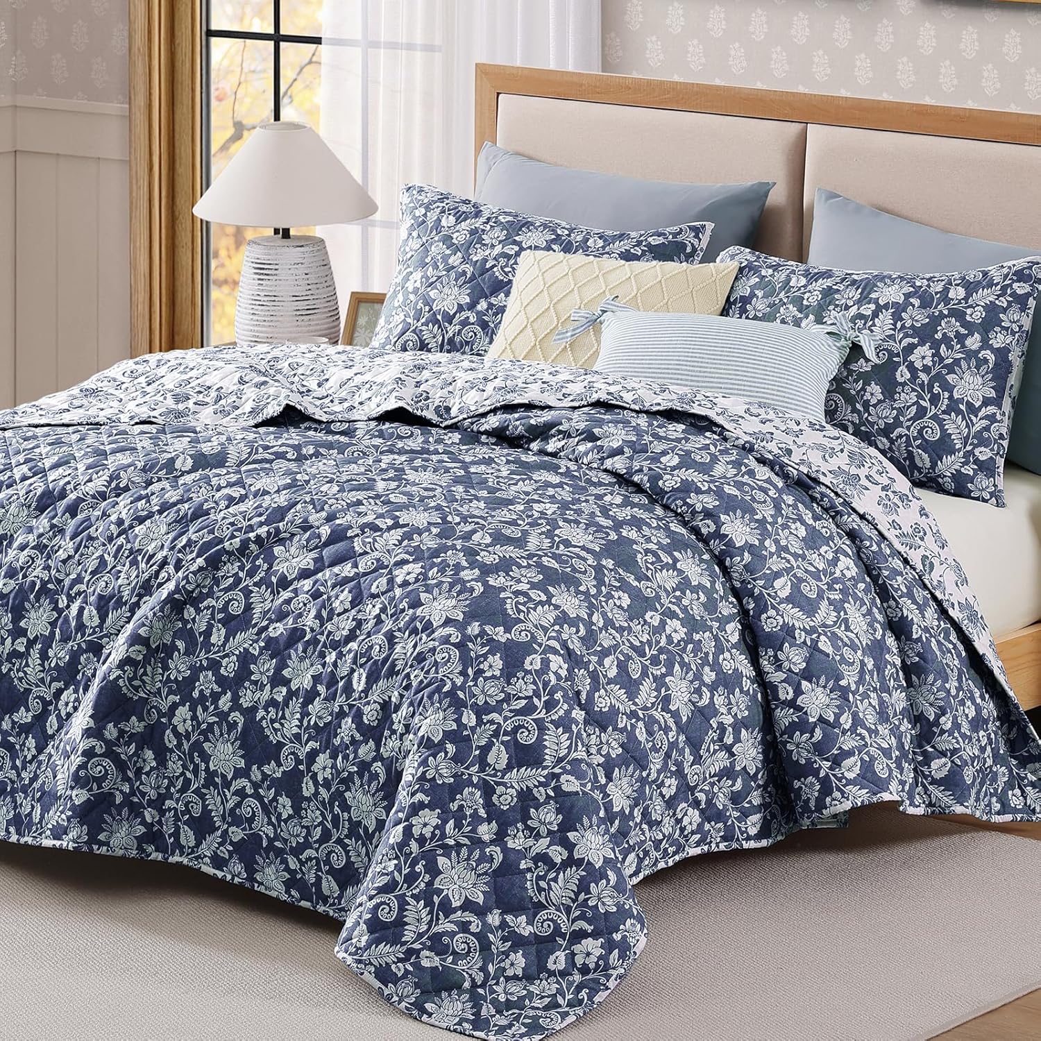 Quilt Set Queen Size, Oxford Blue Floral Quilt Sets, Reversible Bedspread Lightweight and Breathable for All Seasons, Soft Quilted Bedspread with 2 Pillow Shams - Image 2