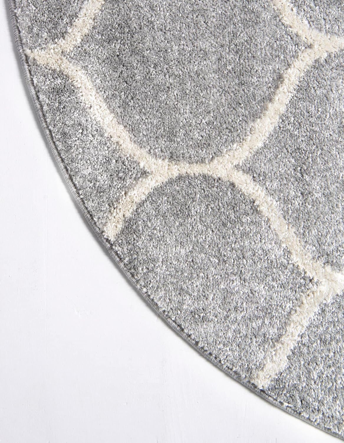 Rugs.com Lattice Frieze Collection Rug – 3' Round Light Gray Medium Rug Perfect for Kitchens, Dining Rooms