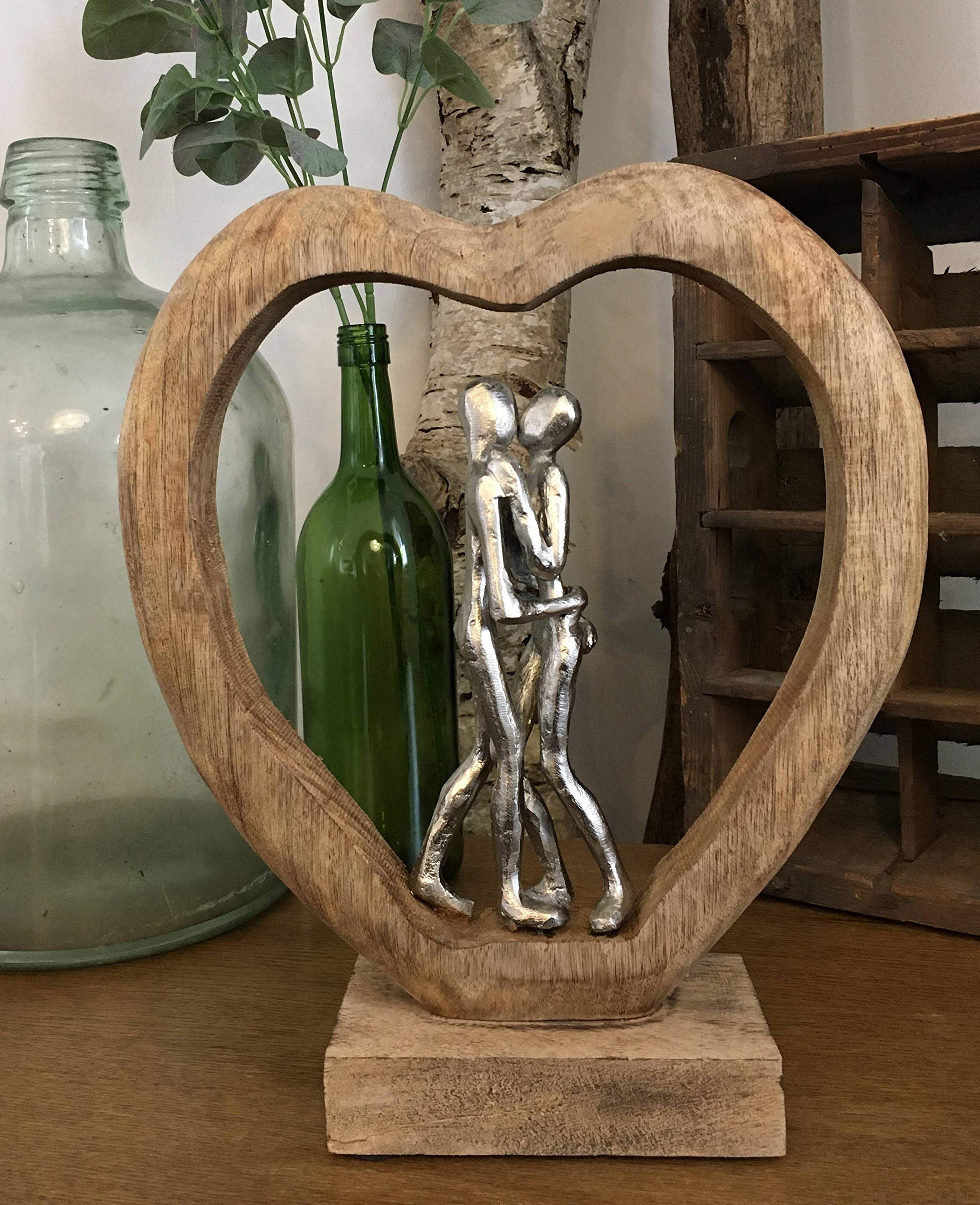 Moritz The Path 35 cm Silber – Mangoholz Liebespaar Skulptur Herz Hochzeit | Aluminium-Paar auf Naturholz-Sockel, Handarbeit und Unikat, Geschenkidee zu Jahrestag oder Valentinstag, für Regal