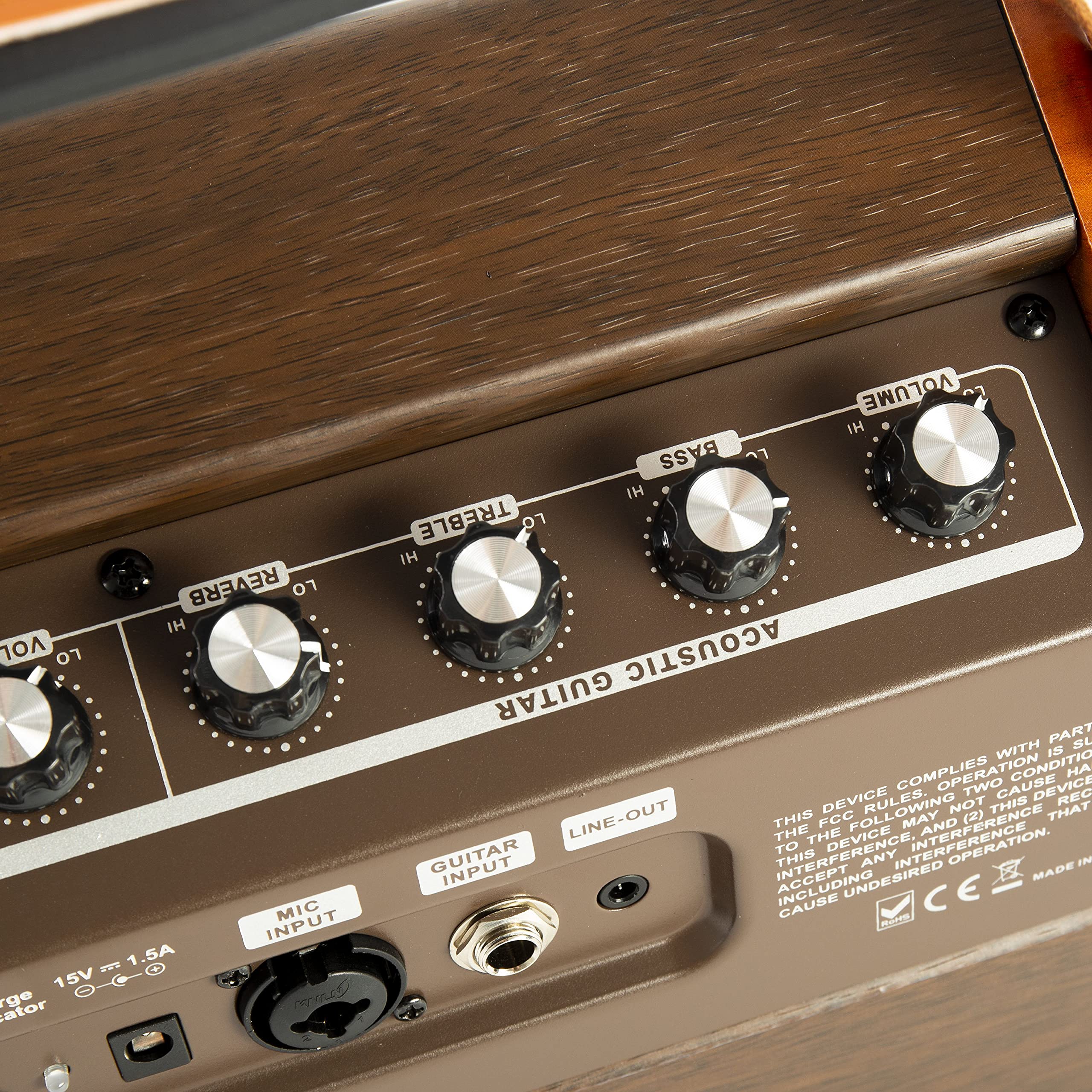 Fame AG-26A Akustikgitarrenverstärker, integrierter Akku, 2 separat regelbare Kanäle, 3,5 mm Stereo-Line-In, Echo-/Reverb-Effekte, Bluetooth, inklusive 15V Ladekabel