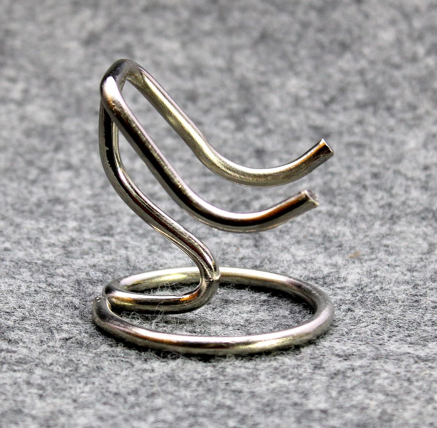 eSplanade Heart Shaped Urn Stand (Silver Color), Stand for Heart Keepsake Urn, Burial Urns, Memorial Keepsake Urns.