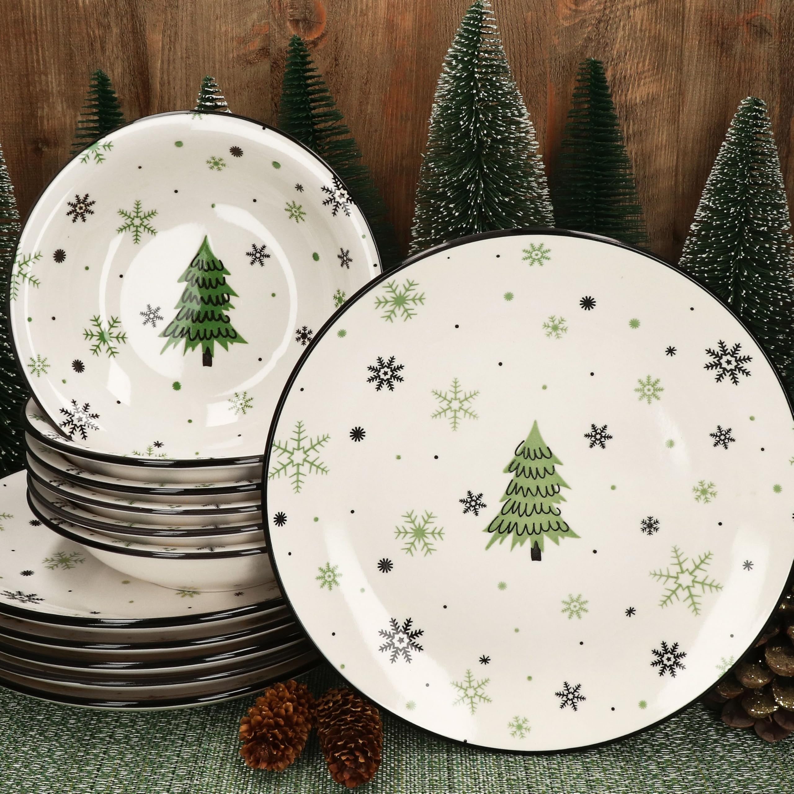MamboCat Weihnachtsbaum 12tlg Tafelservice I Steingut-Geschirr für 6 Personen mit Tannenbaum & Schneeflocken I 6x flache Speiseteller & 6x tiefe Suppenteller 450ml