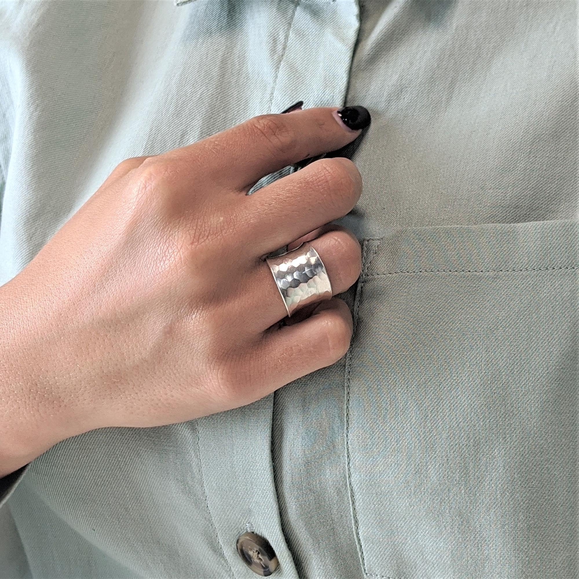 81stgeneration Anello Boho in Argento Puro 999 con Finitura Martellata | Anelli Larghi e Spessi in Argento Massiccio con Pollice | Fascia Regolabile per Donna | Gioielli Fatti a Mano