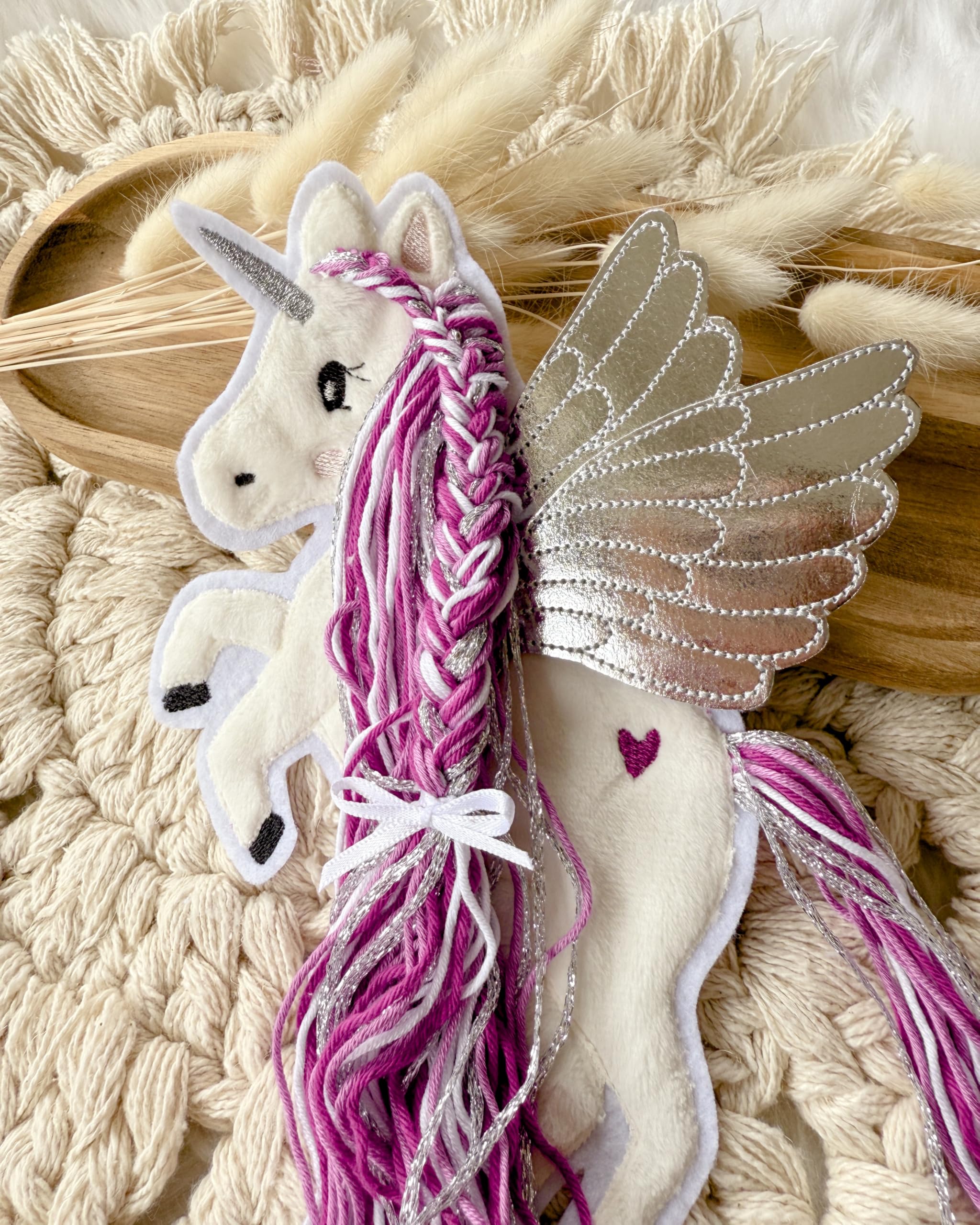 Applikation Pegasus mit Wollmähne Pink Beere Silber Aufbügler Einhorn mit Flügel für DIY Schultüte Zuckertüte Bügelbild Patch Bügelpatch Pferd weiß Glitzer (Groß (14x19 cm))