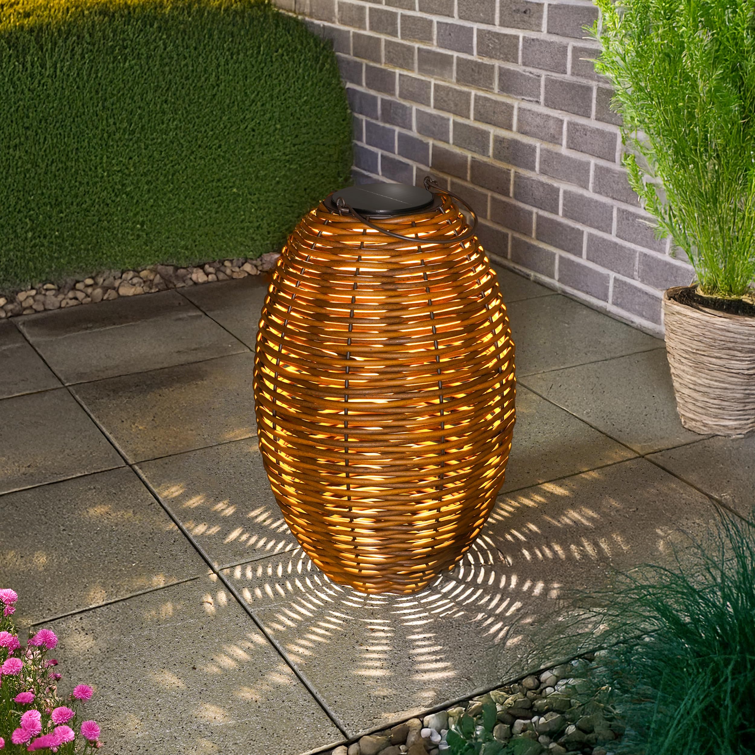 Esotec Solar Rattanleuchte Victoria 60, Polyrattan, USB-C Ladeanschluss, CCT Funktion, 3 Lichtfarben, Akku, Metallgestell, IP44, Solarleuchte Rattan, wetterfest, outdoor, außen, 102279