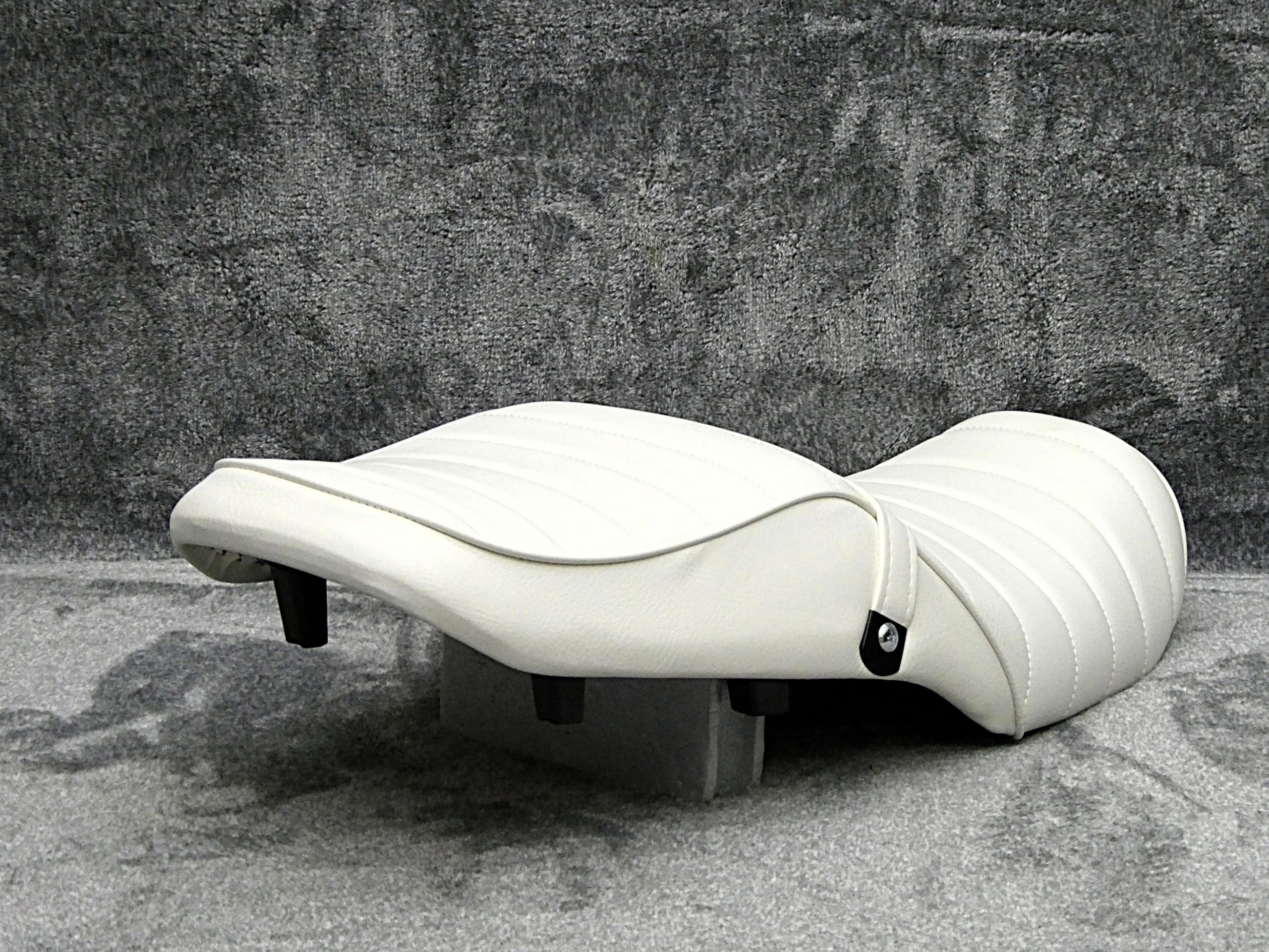 バリオス シートカバー 白 タックロール Amazon | バリオス2 用 白皮 タックロールシート/ホワイト