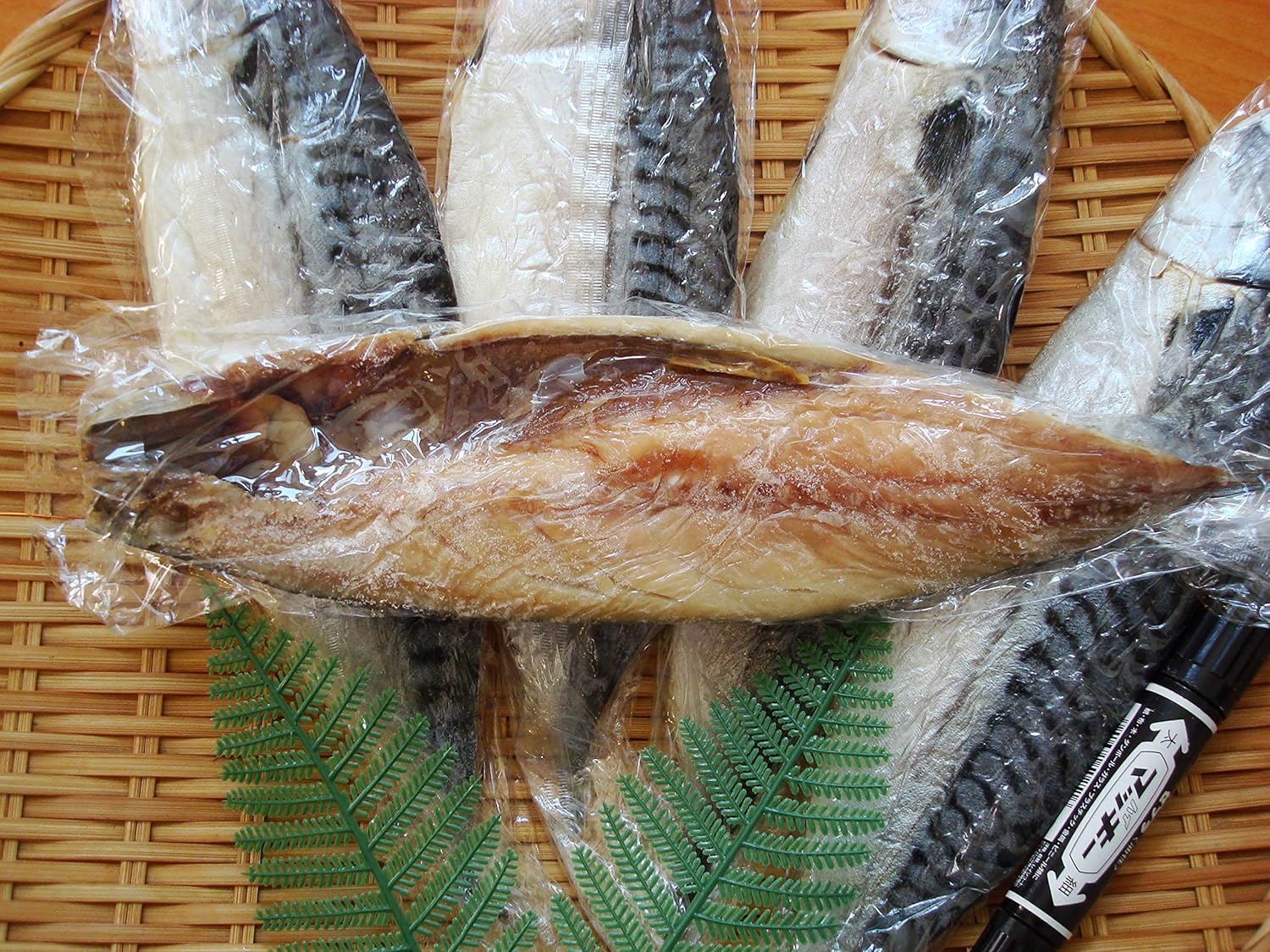 Amazon 築地丸中 絶品 さば一夜干し半身12枚 さば文化干し サバ 鯖 さば 惣菜 築地丸中 ツキジマルナカ 干物 燻製 通販