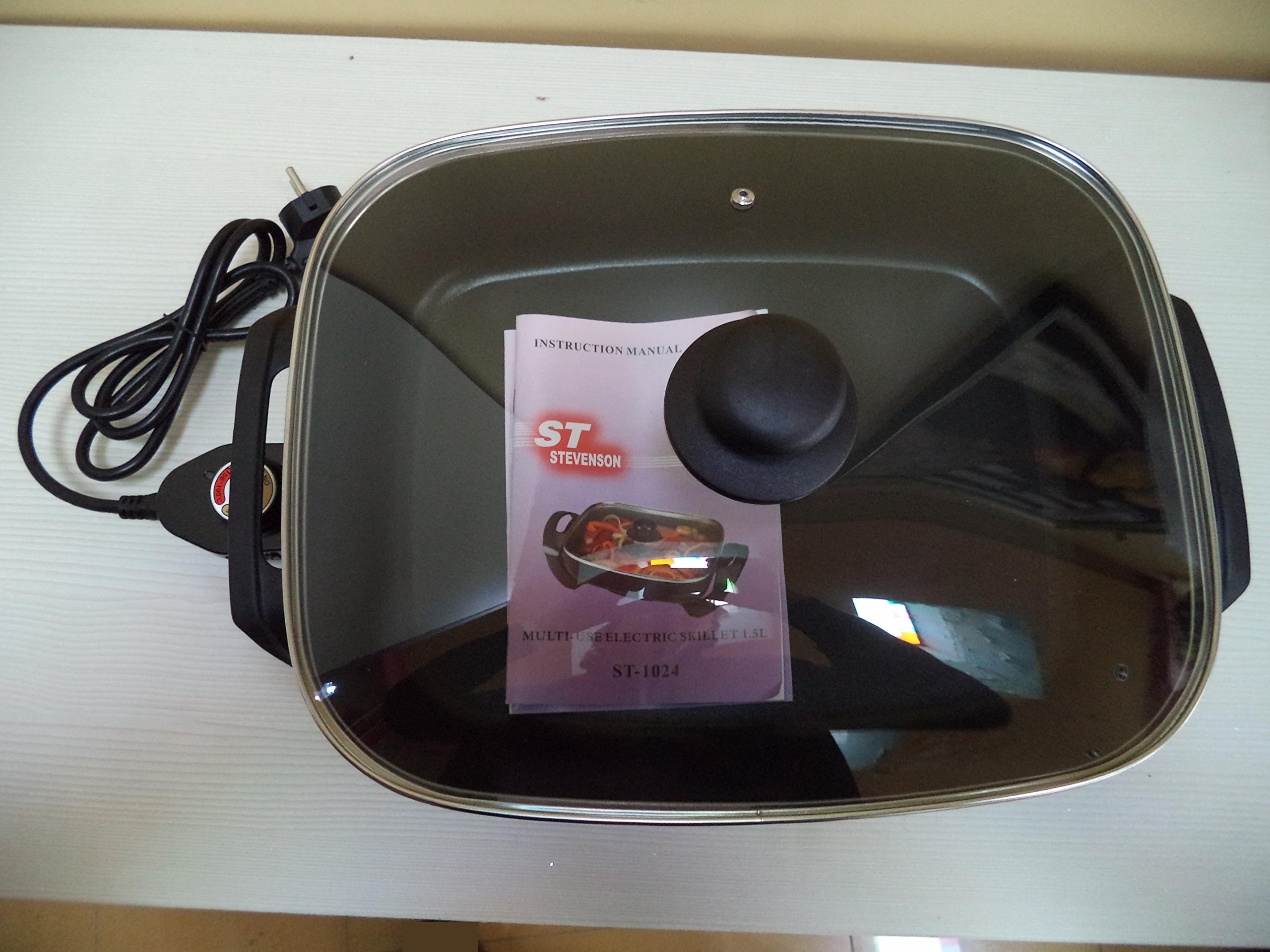 WOK eléctrico con regulador de temperatura, antiadherente, con tapa de cristal templado transparente. Medida del recipiente: 37x30x7 cms.