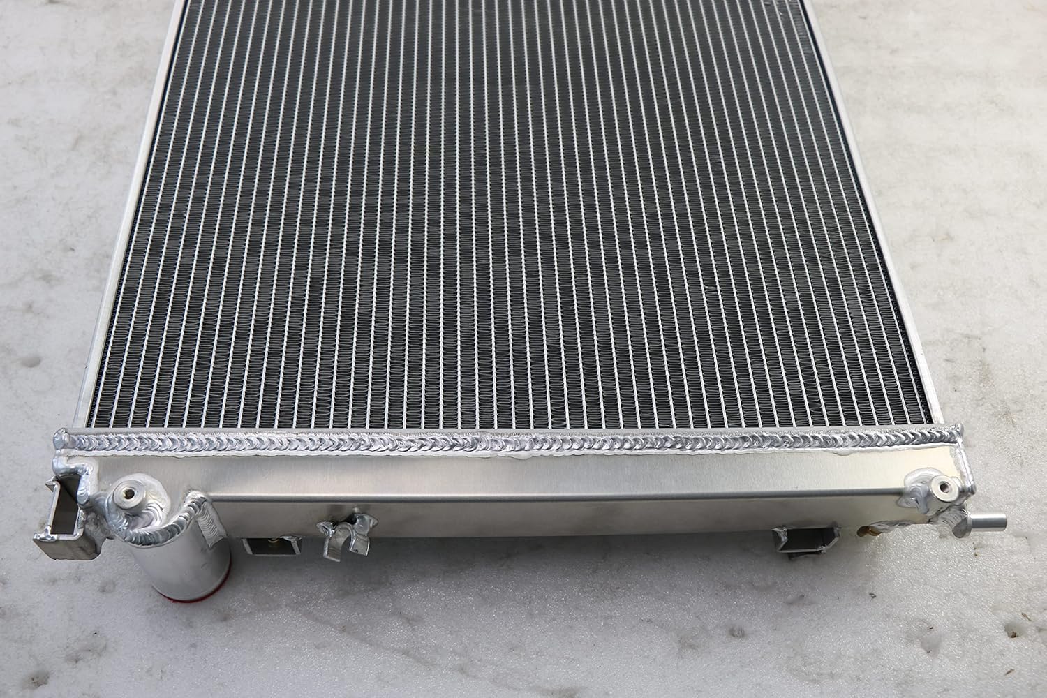 4 Row Core Radiator for 2005-2008 Dodge Charger Magnum Challenger Chrysler 300 3.5L 5.7L All Aluminum Radiators 2006 2007