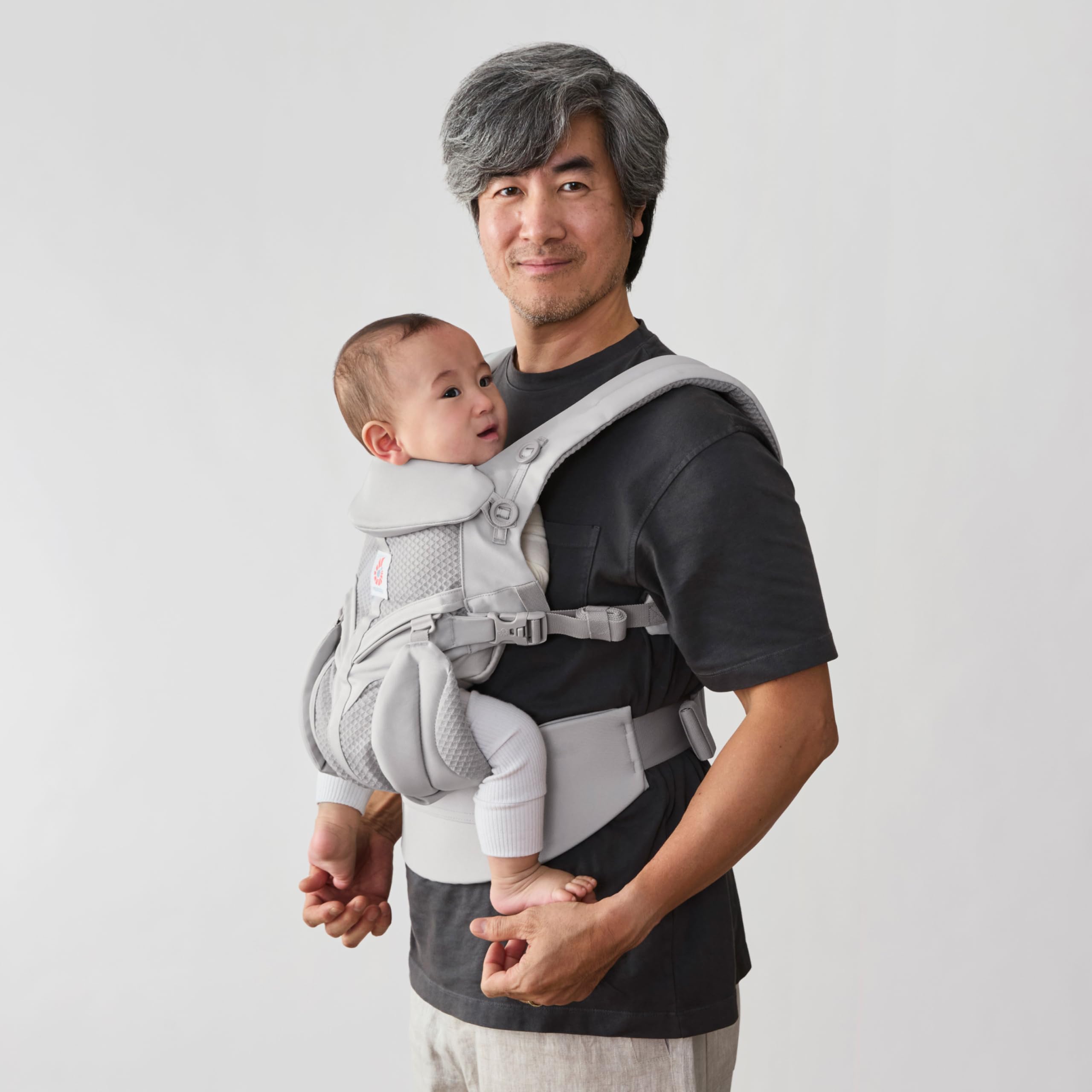 Ergobaby Omni Classic Oddychające Nosidło od 0 do 48 miesięcy | Z 4 Pozycjami Noszenia i Ergonomicznym Wsparciemz Siateczki dla Noworodków i Małych Dzieci - 3,2–20,4kg, Pearl Grey