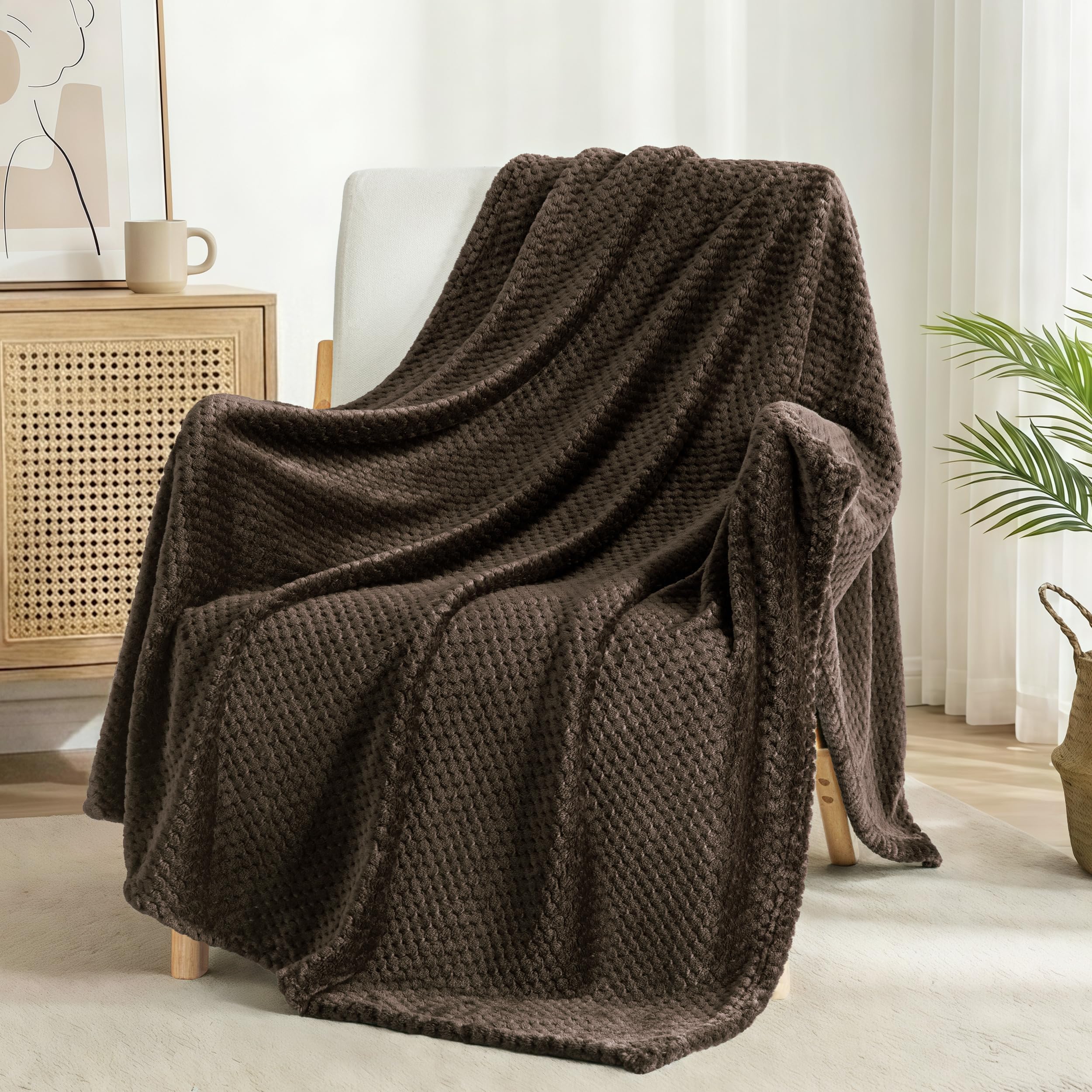 Exclusivo Mezcla 3D Jacquard Waffle Blanket for Bed and Sofa, Fleece Blanket Soft and Warm, All Season, Machine Washable and Dryable, 130 x 170 cm, Brown OEKO-TEX STANDARD 100