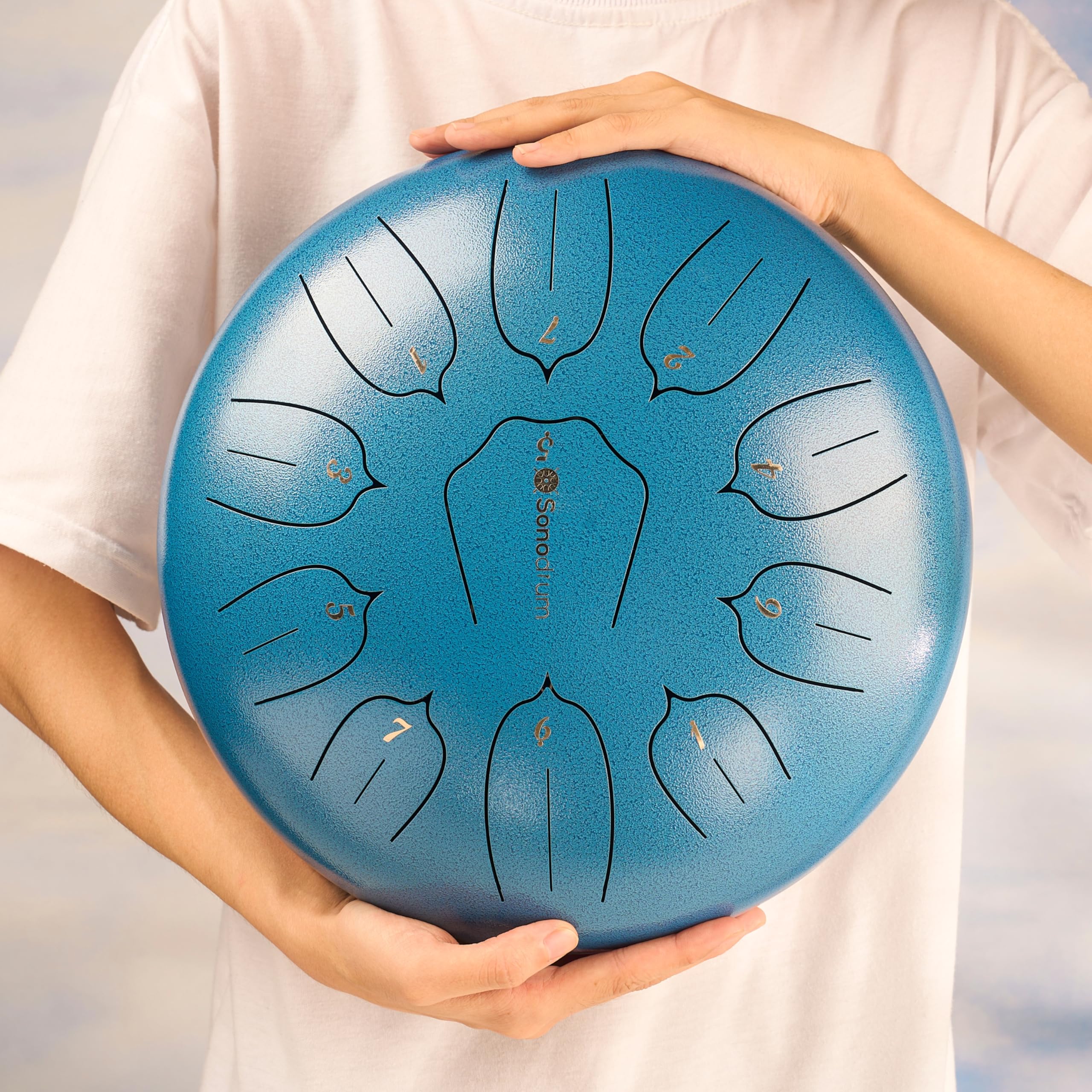 tamburo a lingua d'acciaio 'Standard' in Re Maggiore, verde - 30 cm con 11 note - steel tongue drum con canzoniere, mazzuoli, fingersticks e borsa da trasporto. Senza leggere le note.