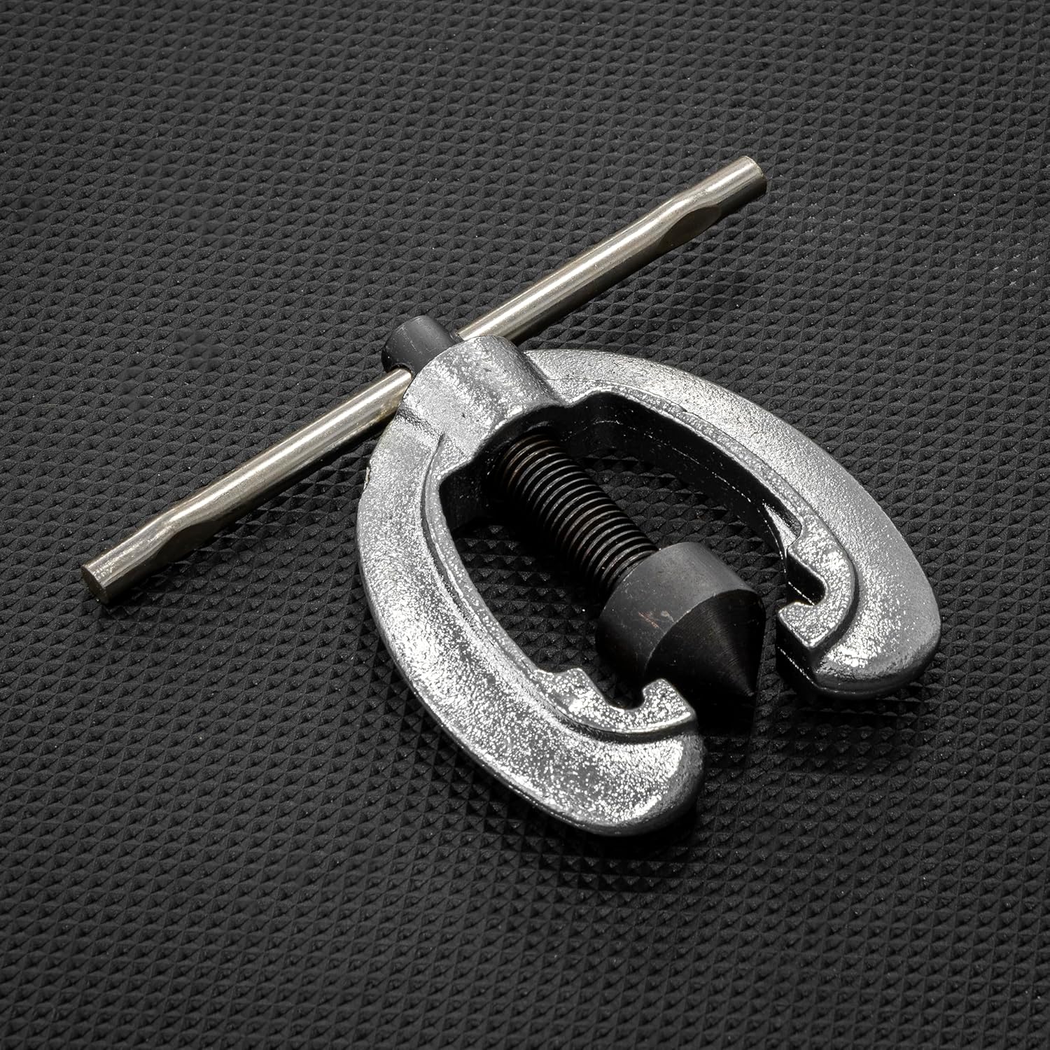 Close-up of the pipe flaring press tool